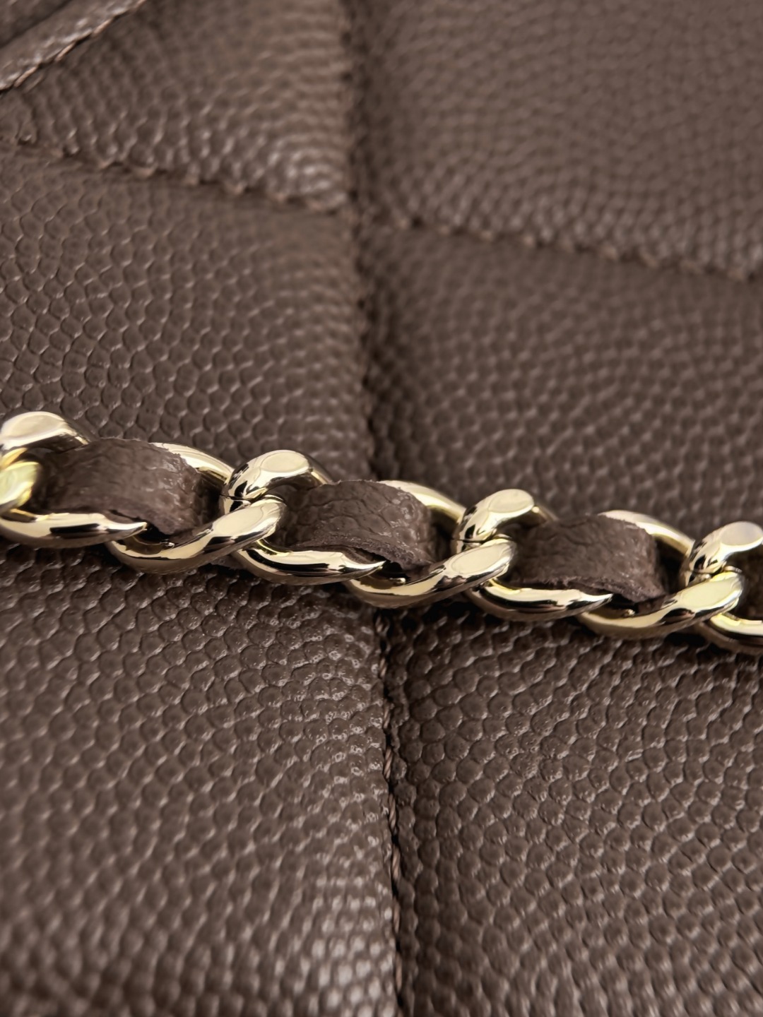 Chan 26S LP chain shoulder bag