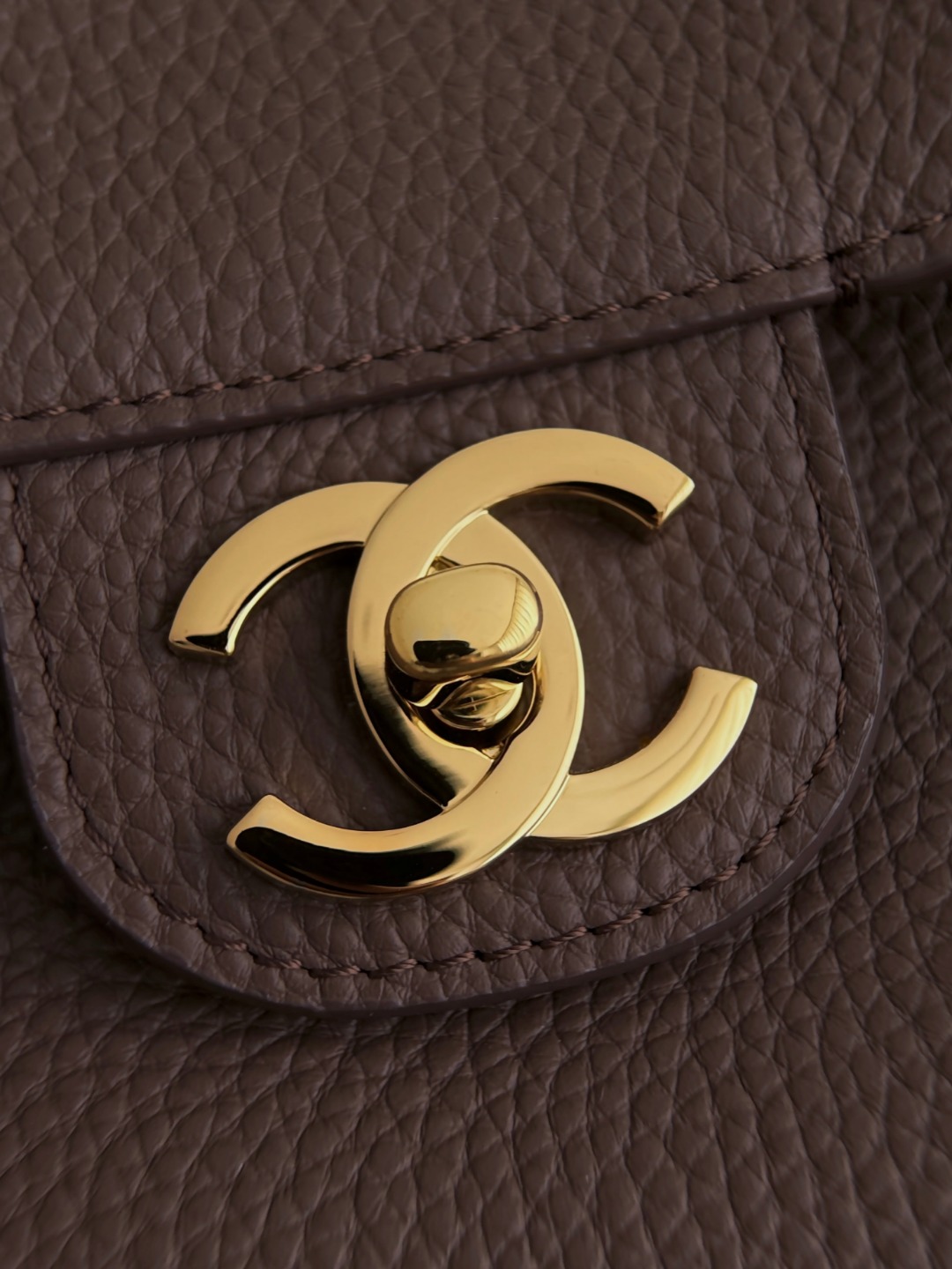 Chan 26S maxi flap bag
