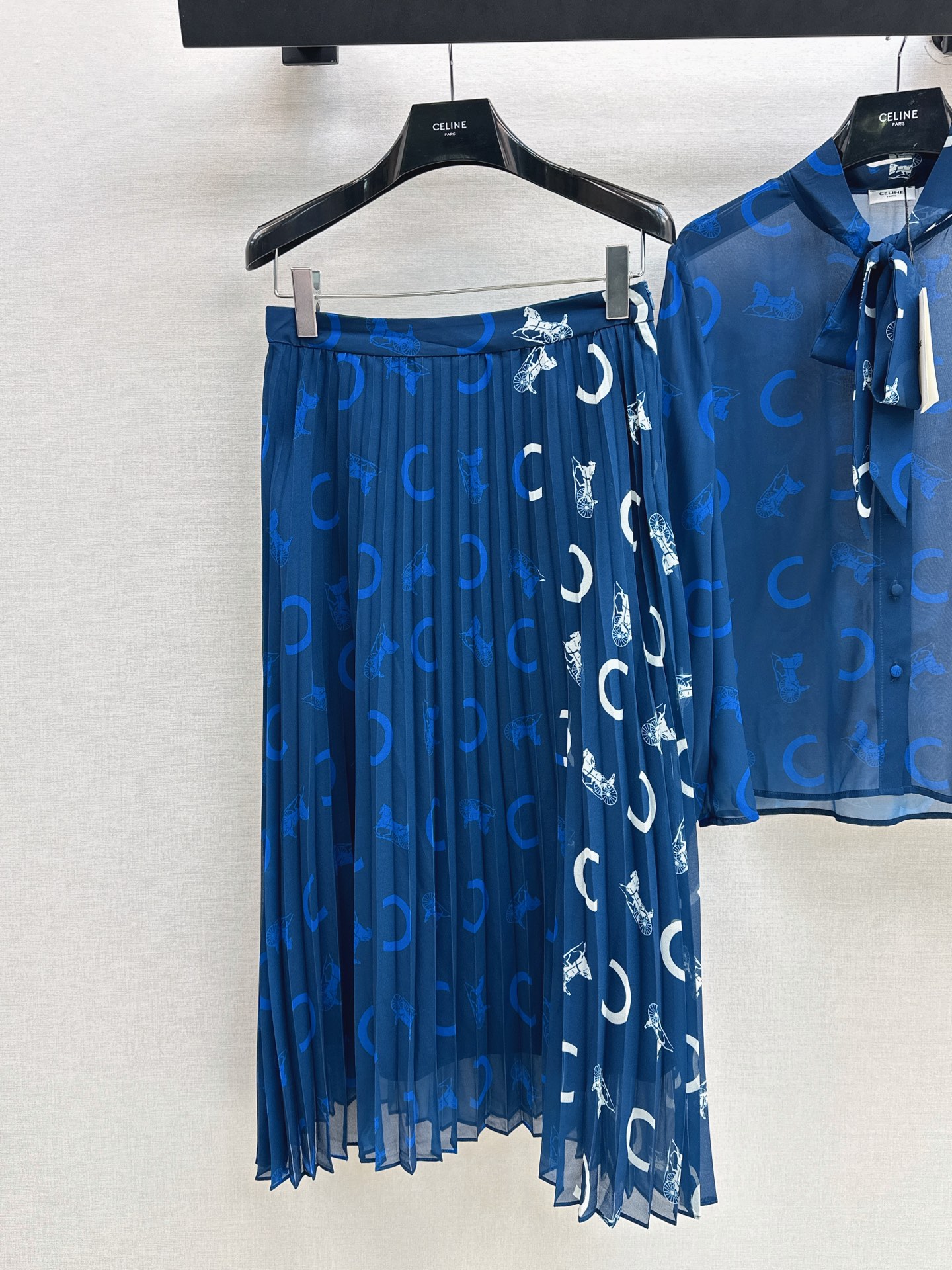 Celi 26ss ribbon shirt pleated skirt
