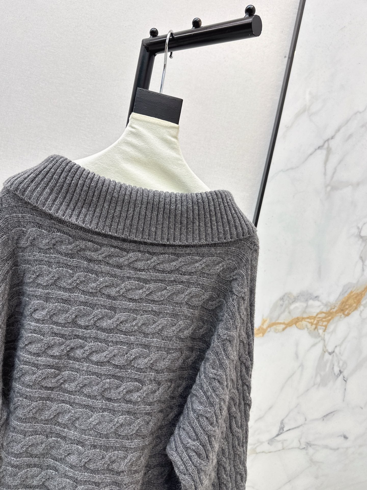 Chan 26ss off shoulder top sweater