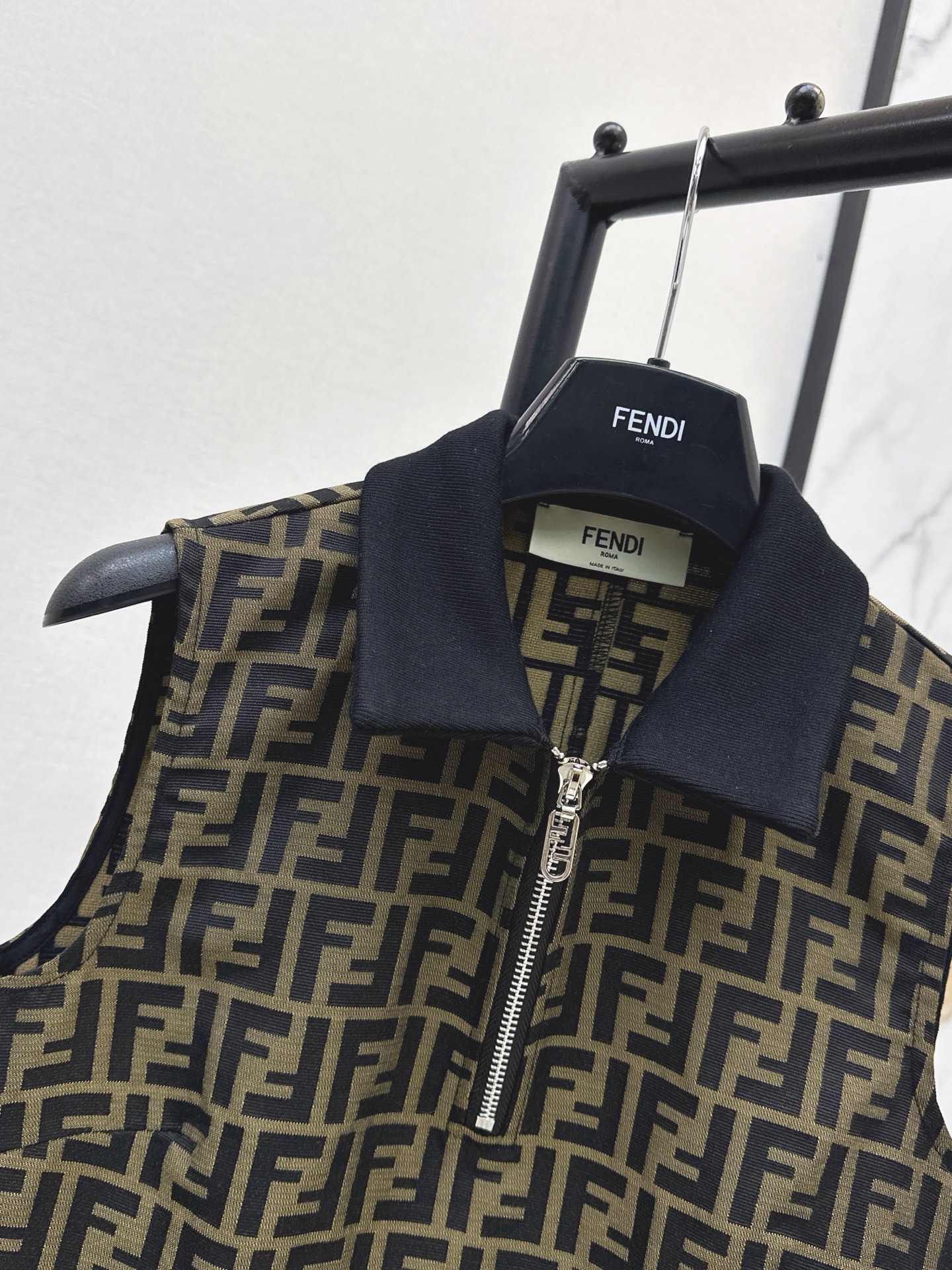 Fen 26ss jacquard sleeveless dress