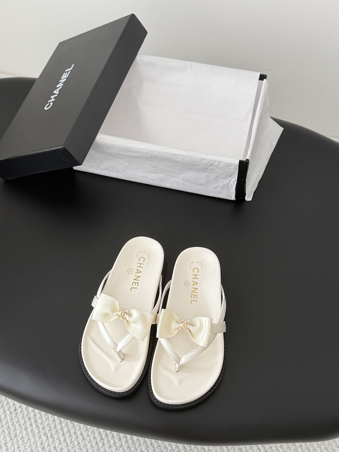 Chan 26ss flip-flops