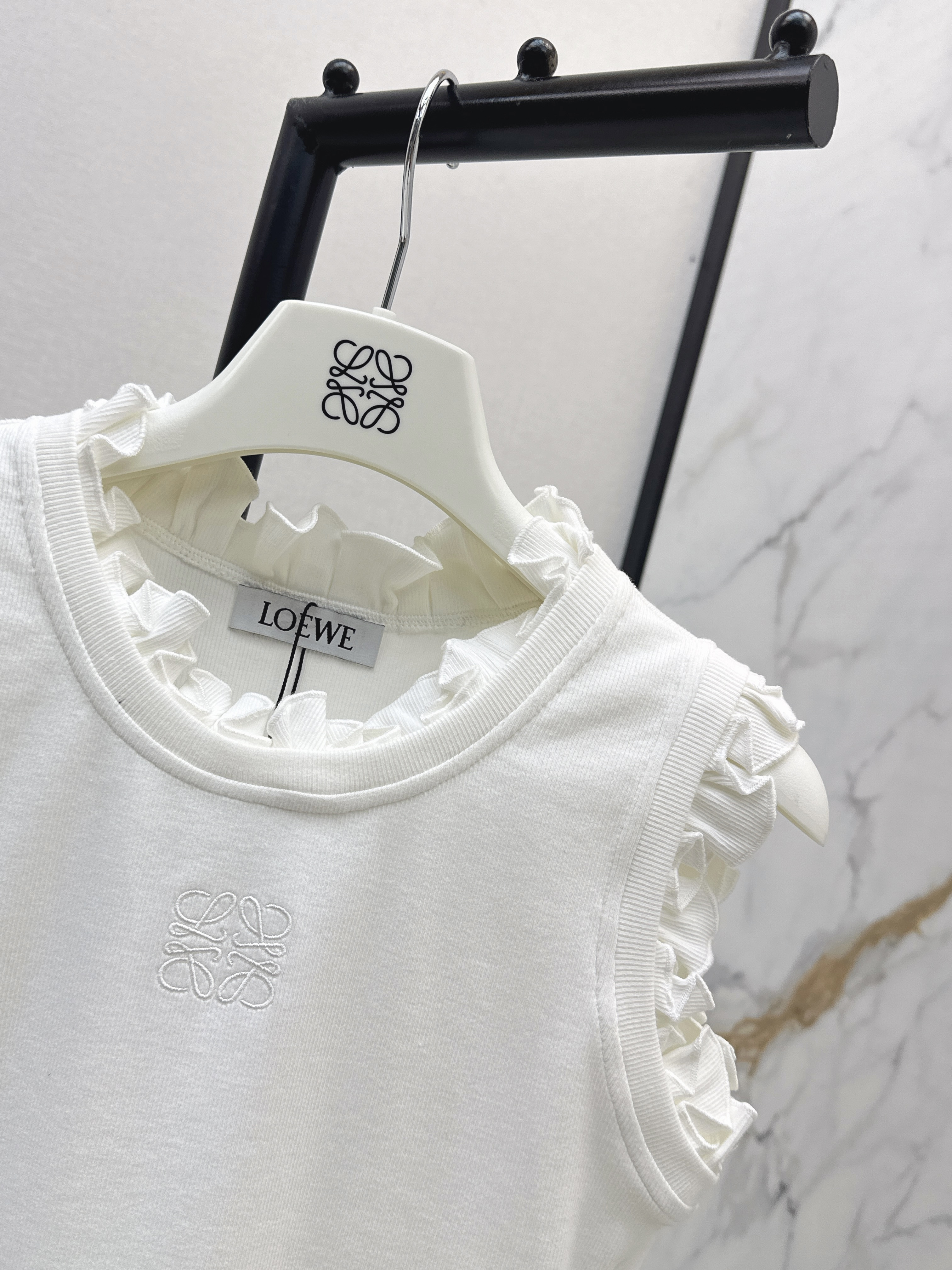 Loe 26ss ruffle vest