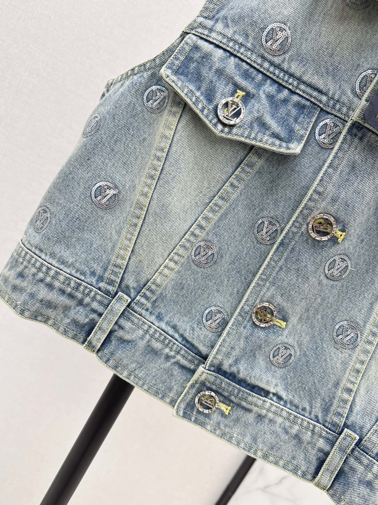 Louis 25fw embroidery denim vest