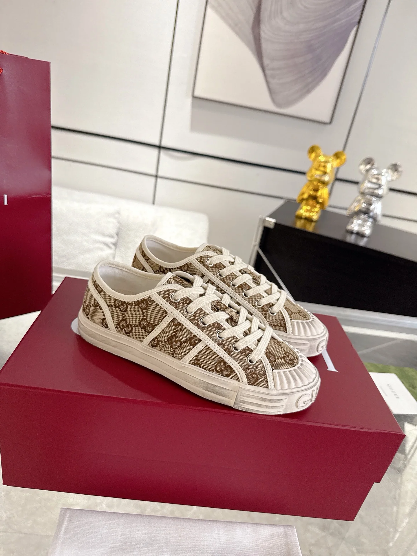 Guc sneakers