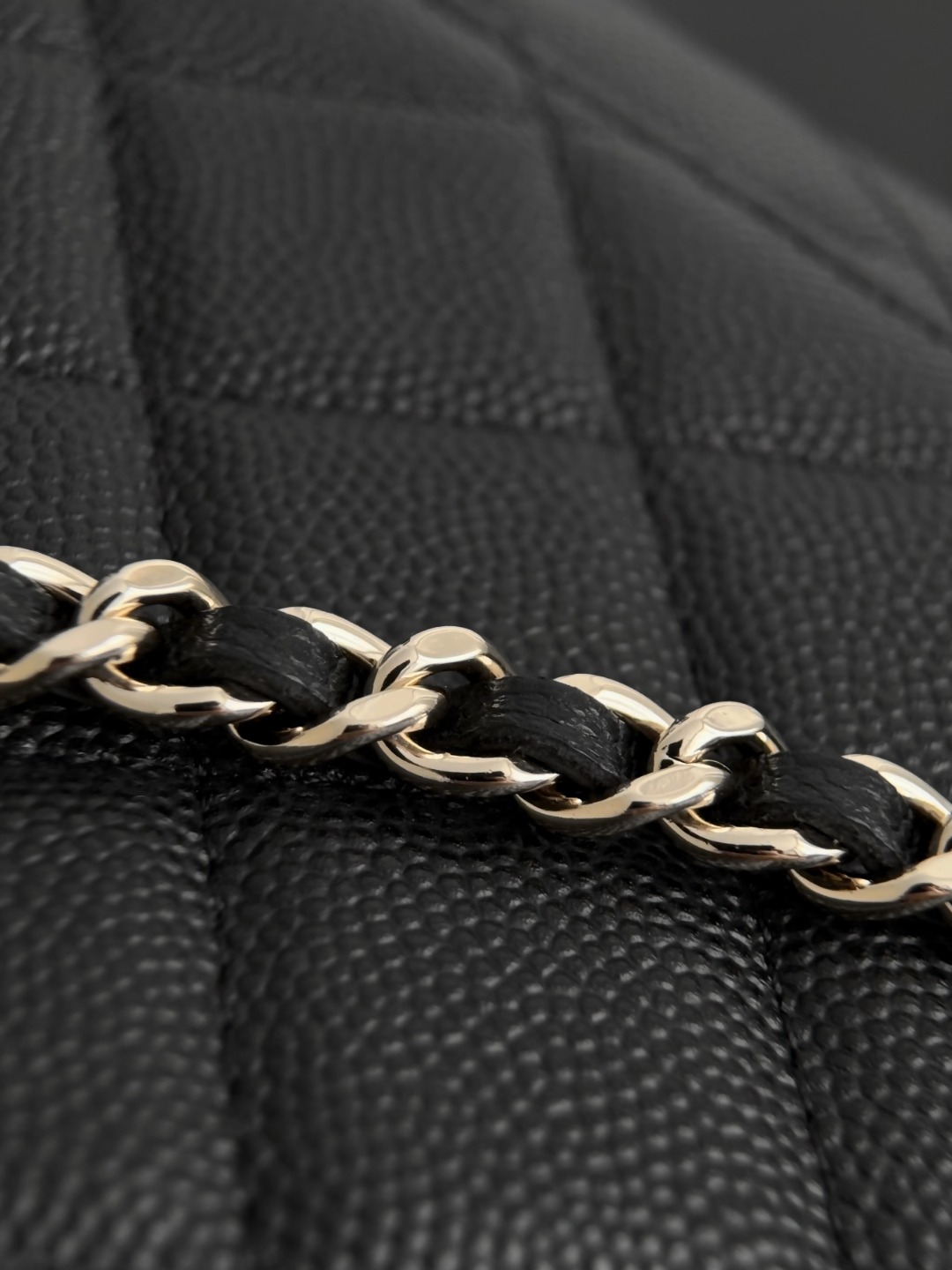 Chan 26S clutch bag with chain