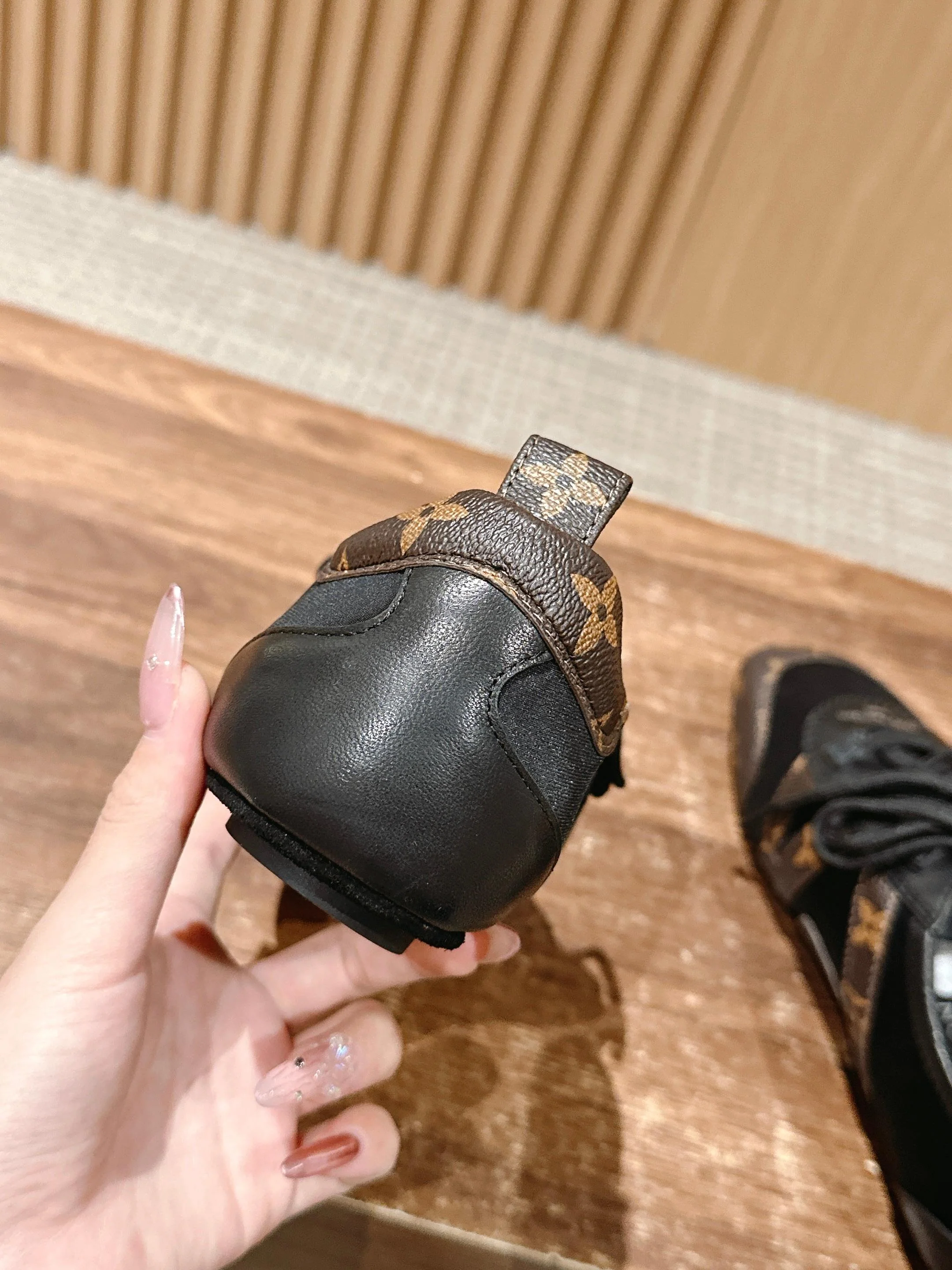 Loui 25fw sneaker