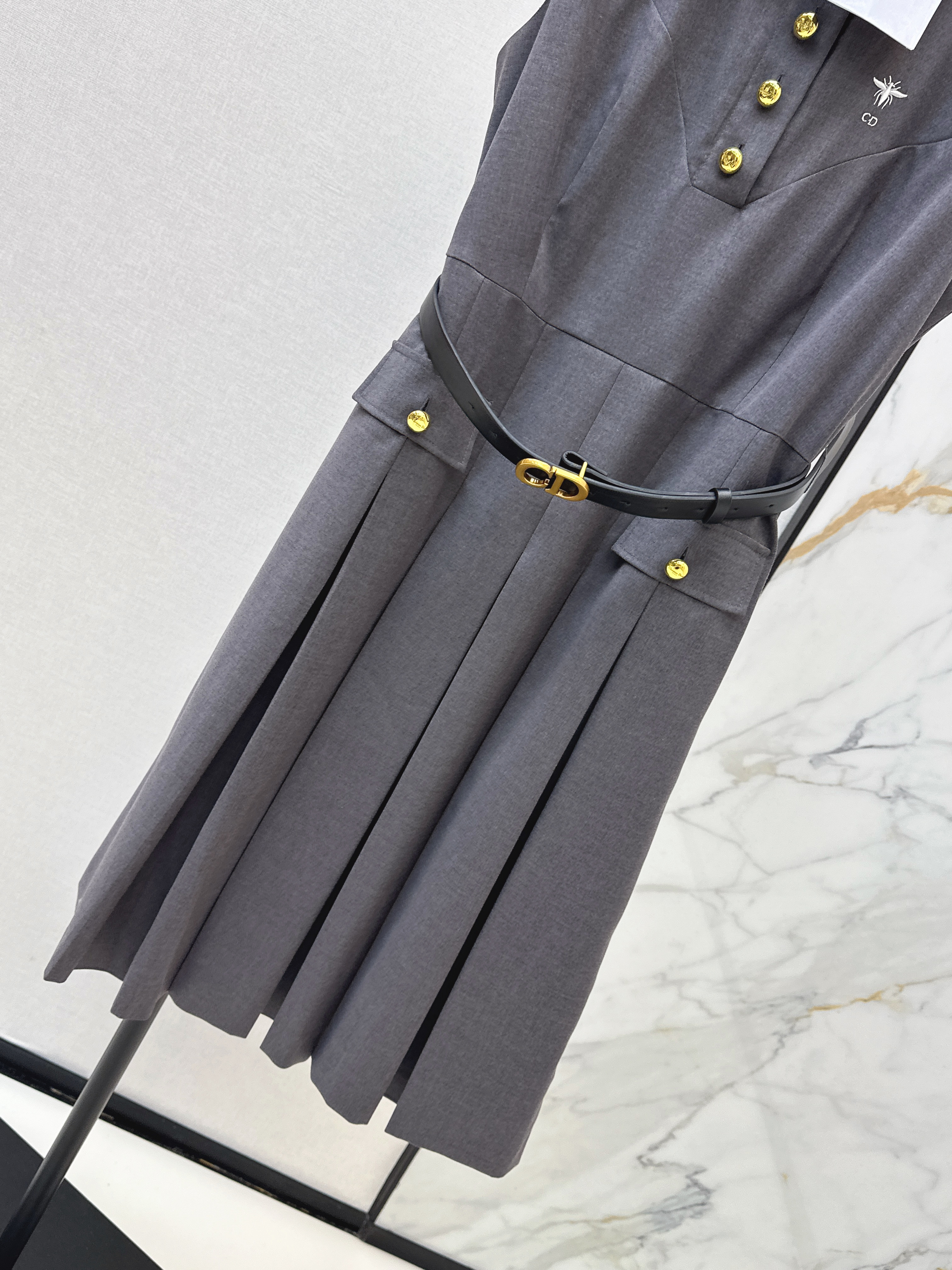 CD 26ss sleeveless belted dress