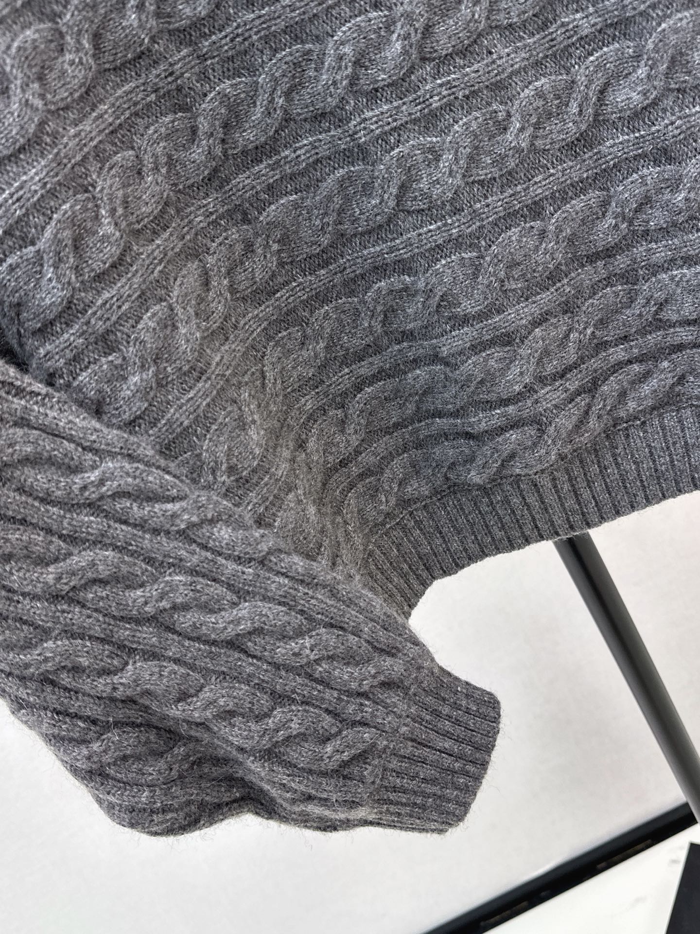 Chan 26ss off shoulder top sweater