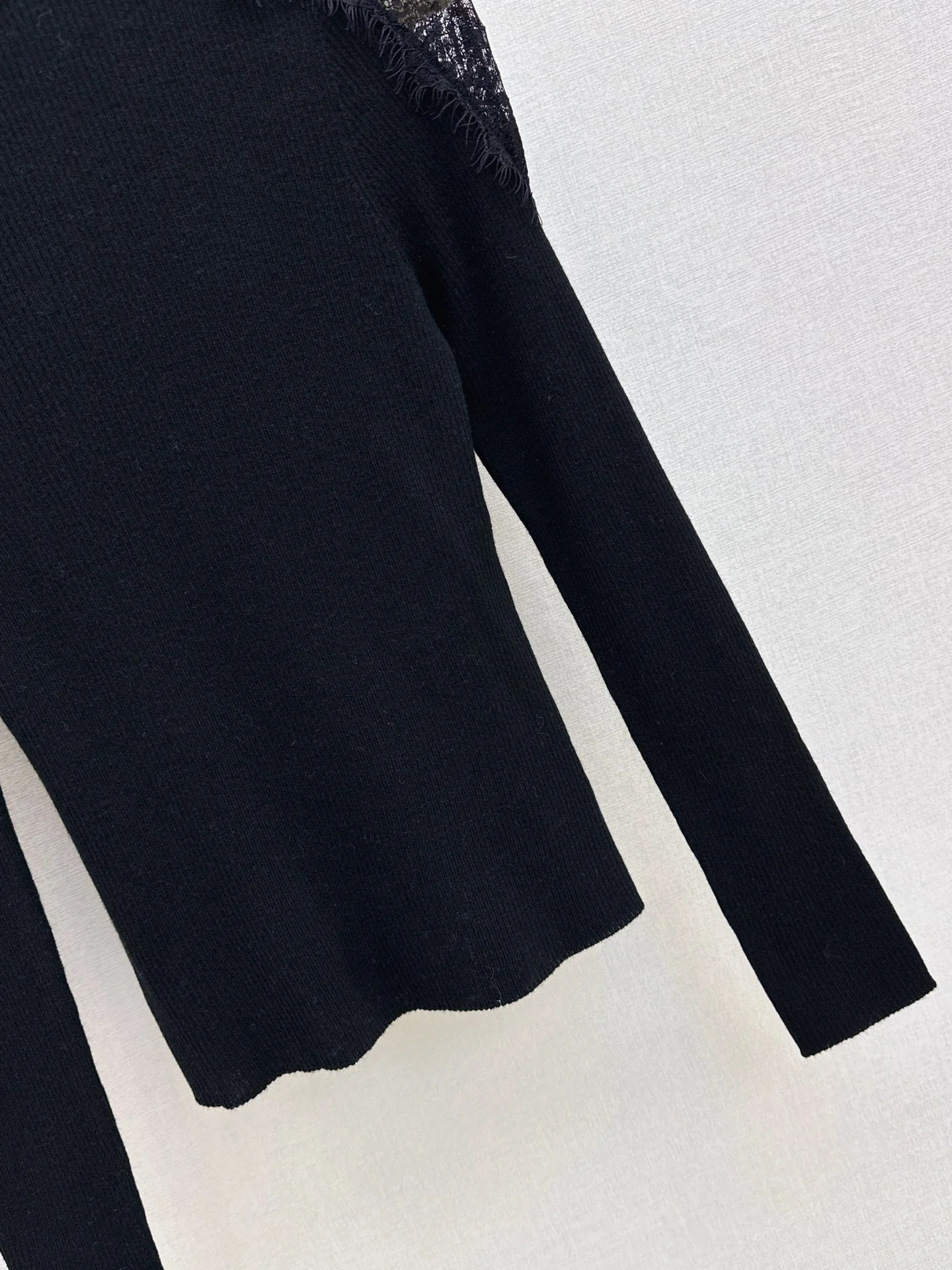 ES 25fw lace sweater