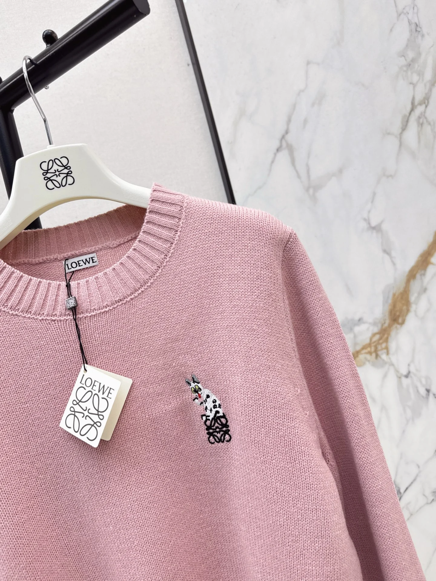 Loe 25fw embroidery sweater