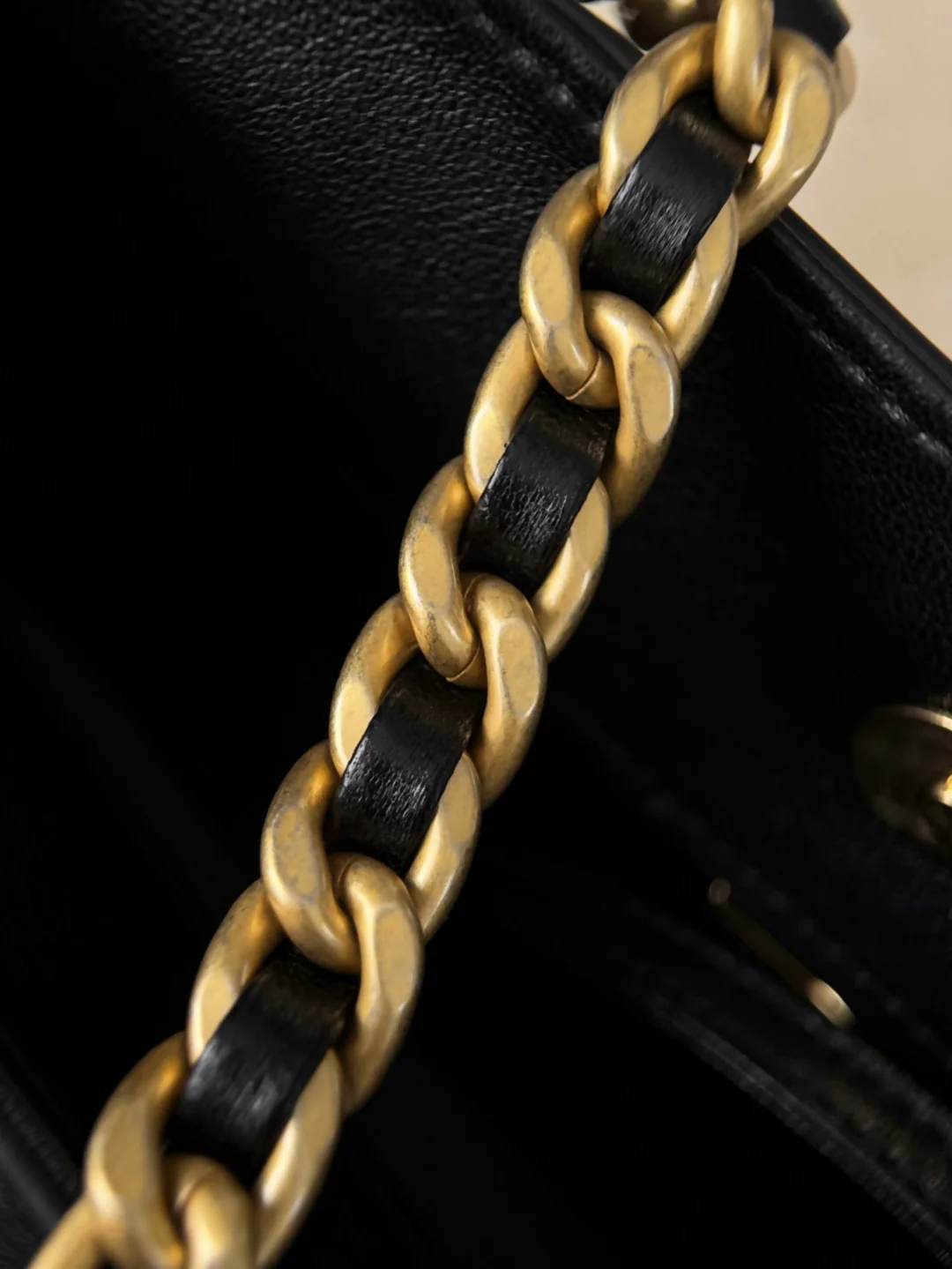 Chan 26C hobo handbag