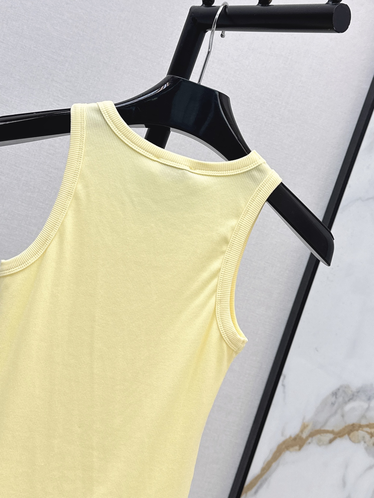 Celi 26ss rib knit vest