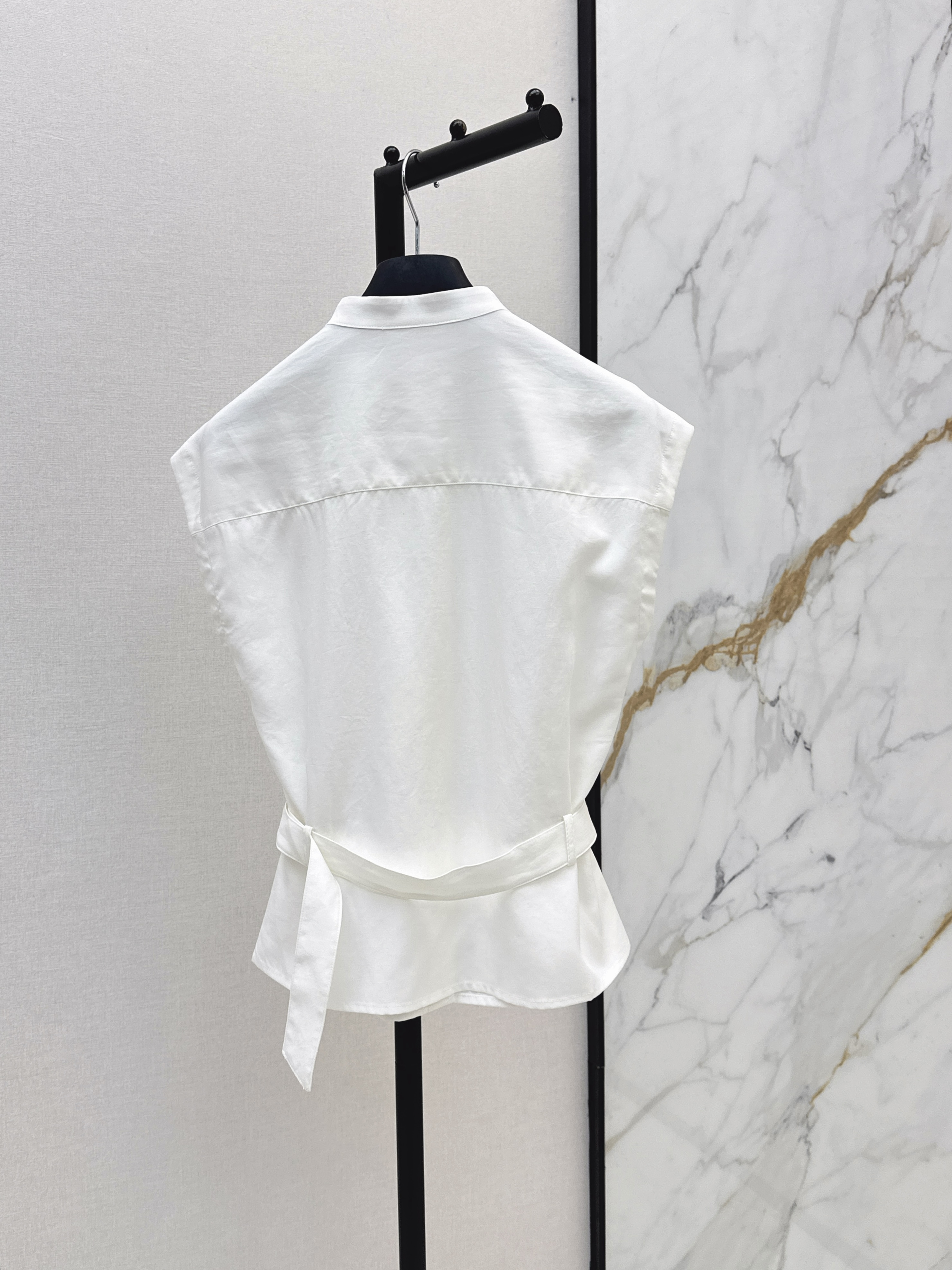 CD 26ss sleeveless ruffle belted blouse