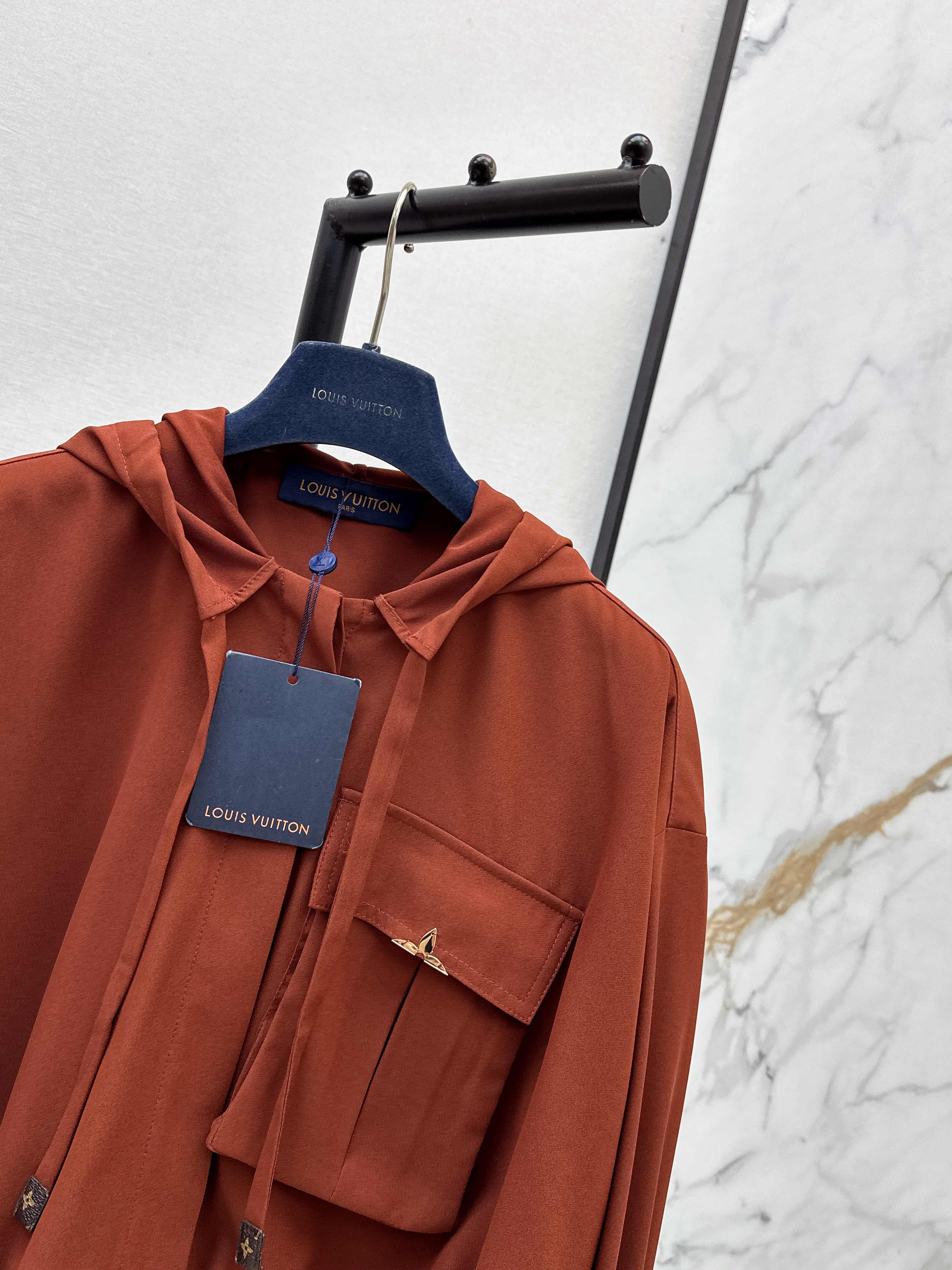 Loui 26ss hoodeddrawstring top