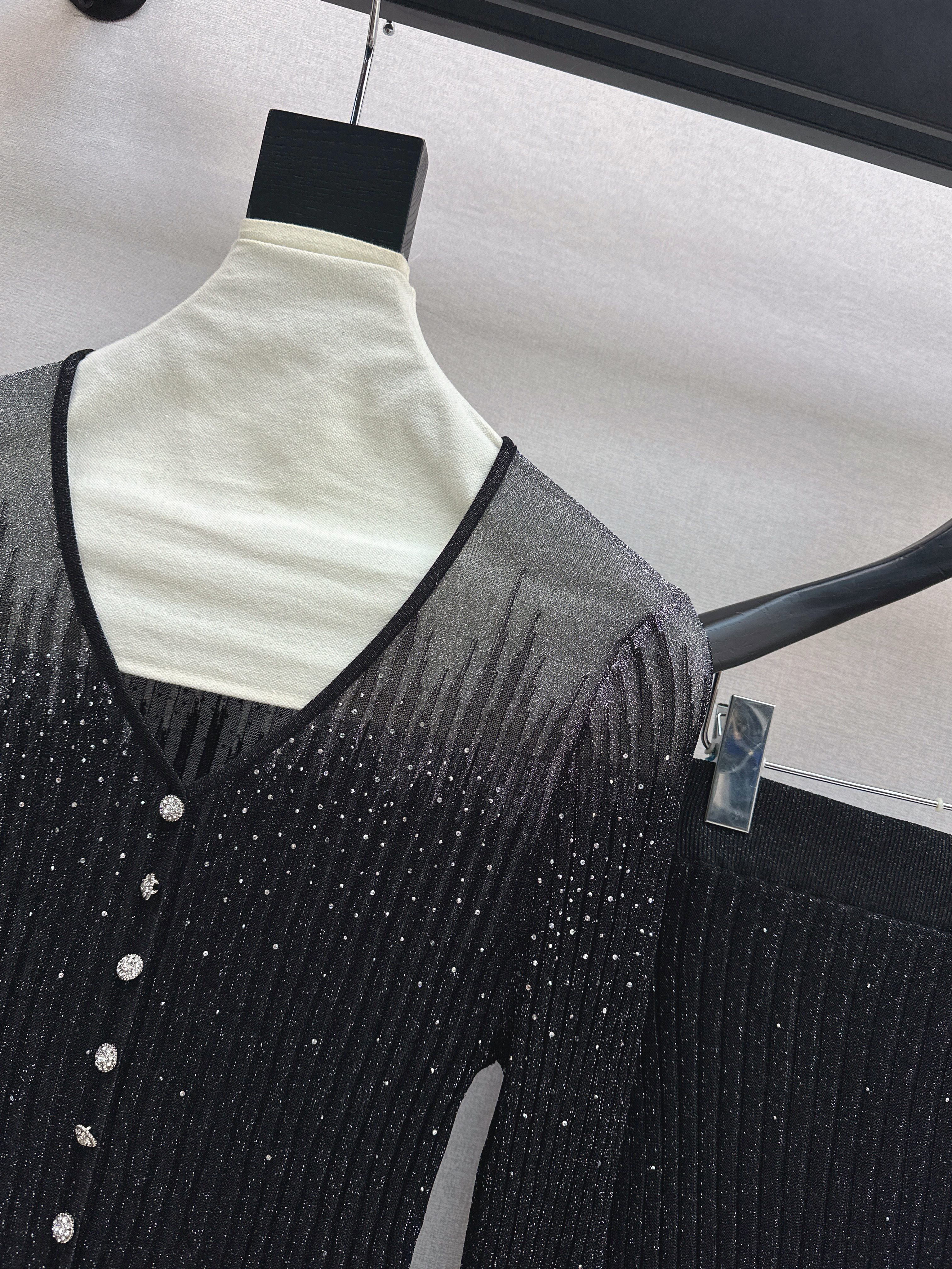 Chan 26ss rhinestone knit suit