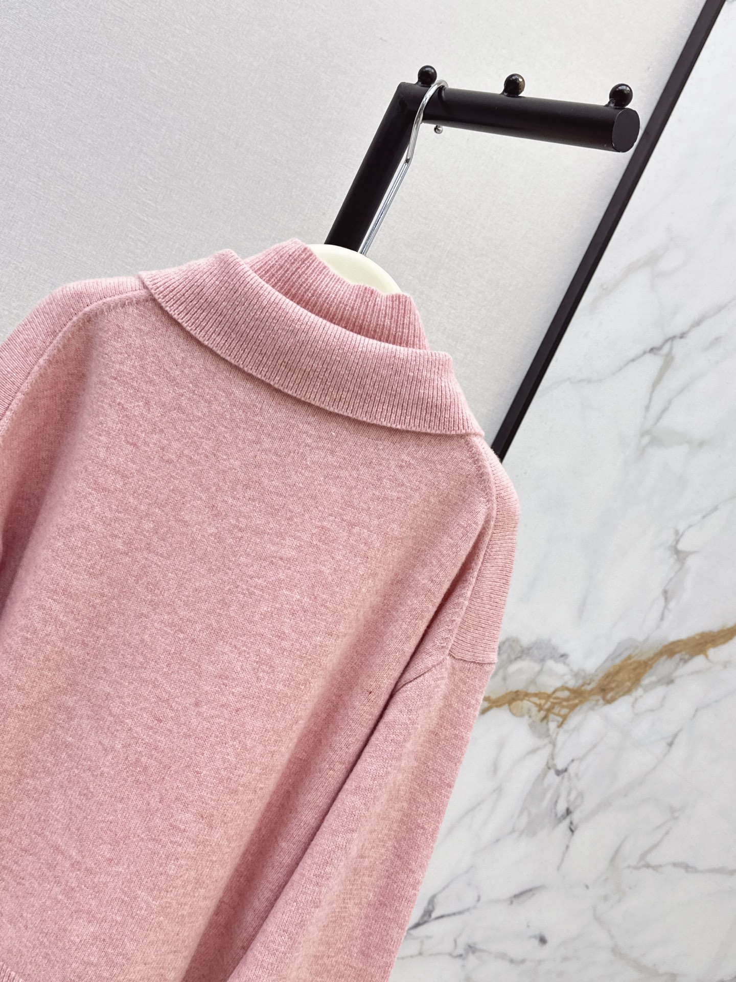 Her 26ss cashmere sweater