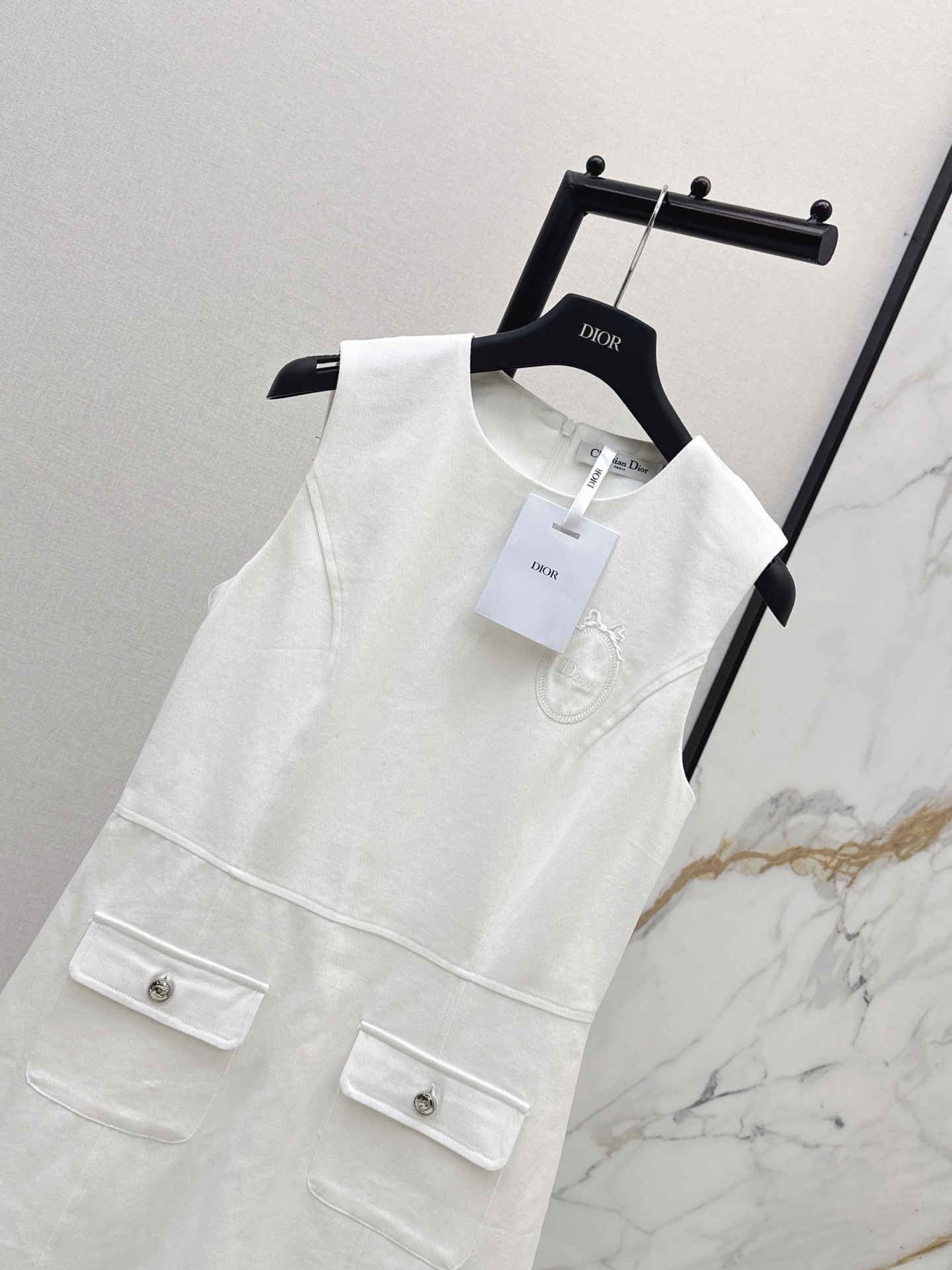 CD 26ss embroidery sleeveless dress