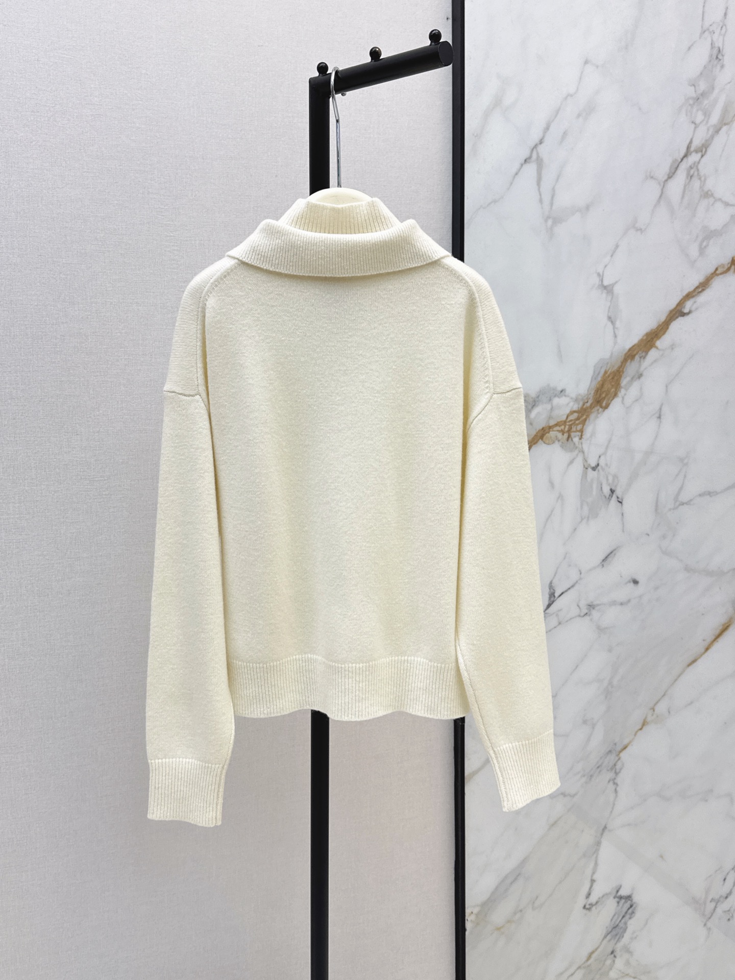 Her 26ss cashmere sweater