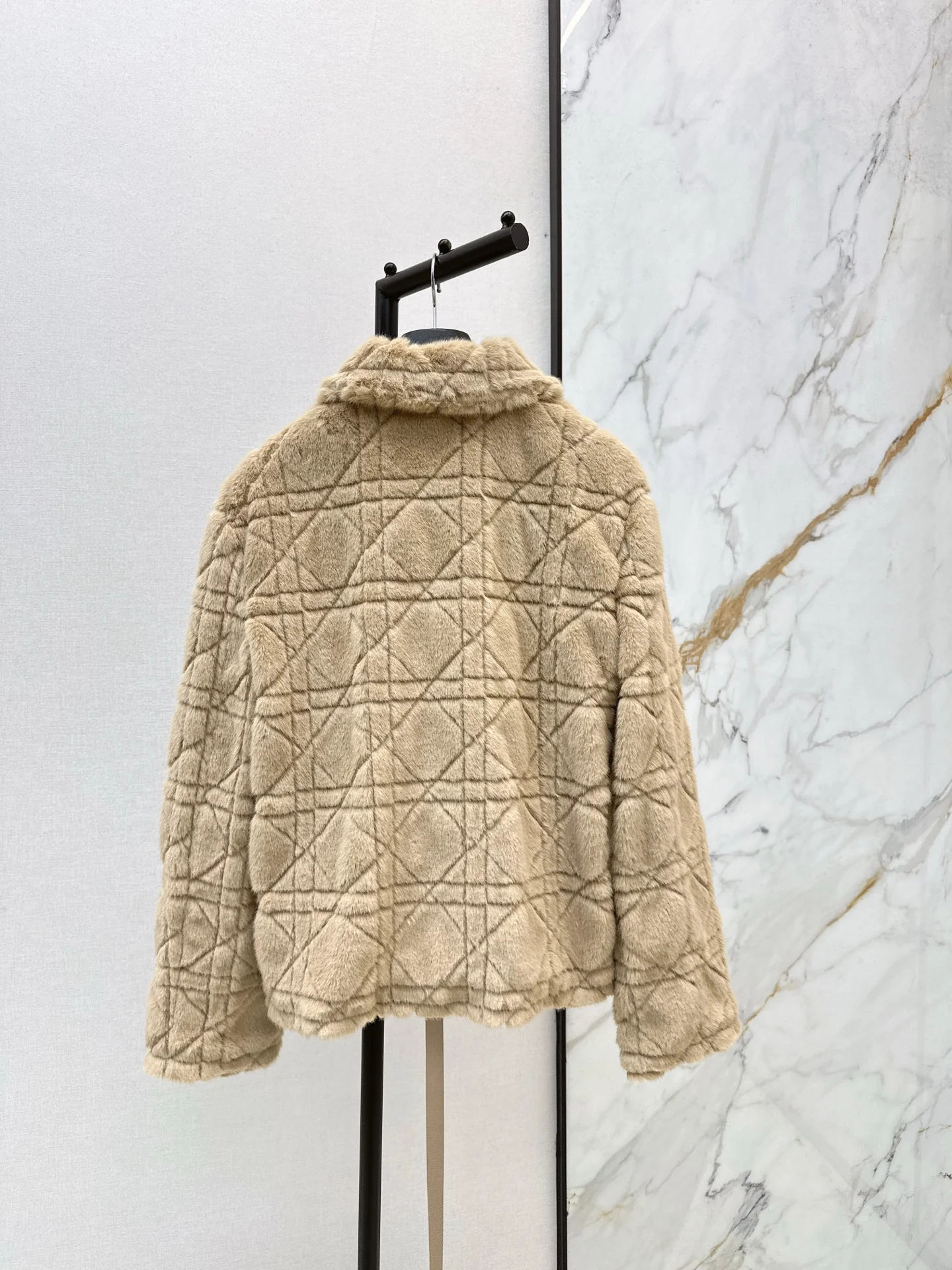 CD 25fw faux fur jacket