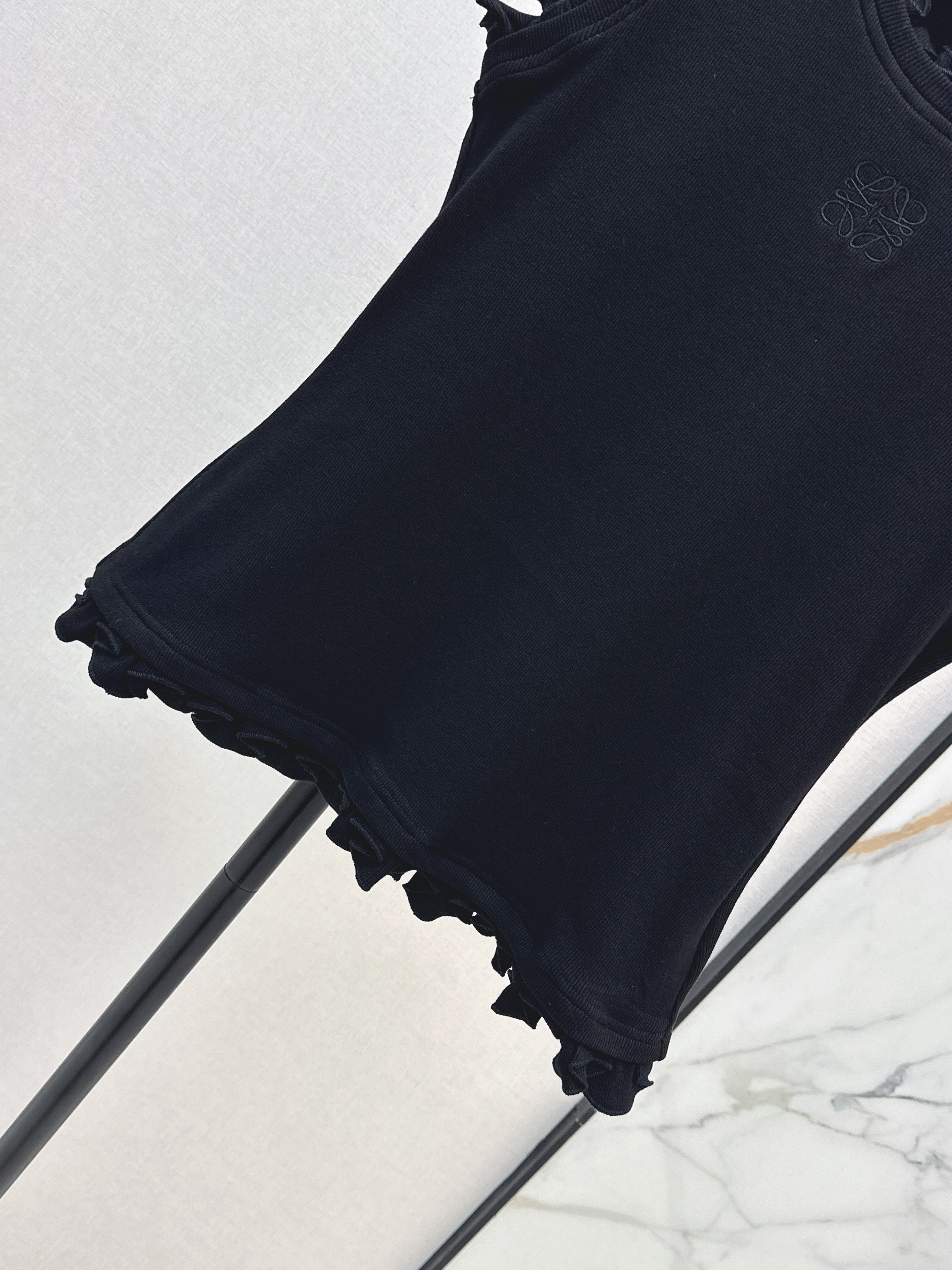 Loe 26ss ruffle vest