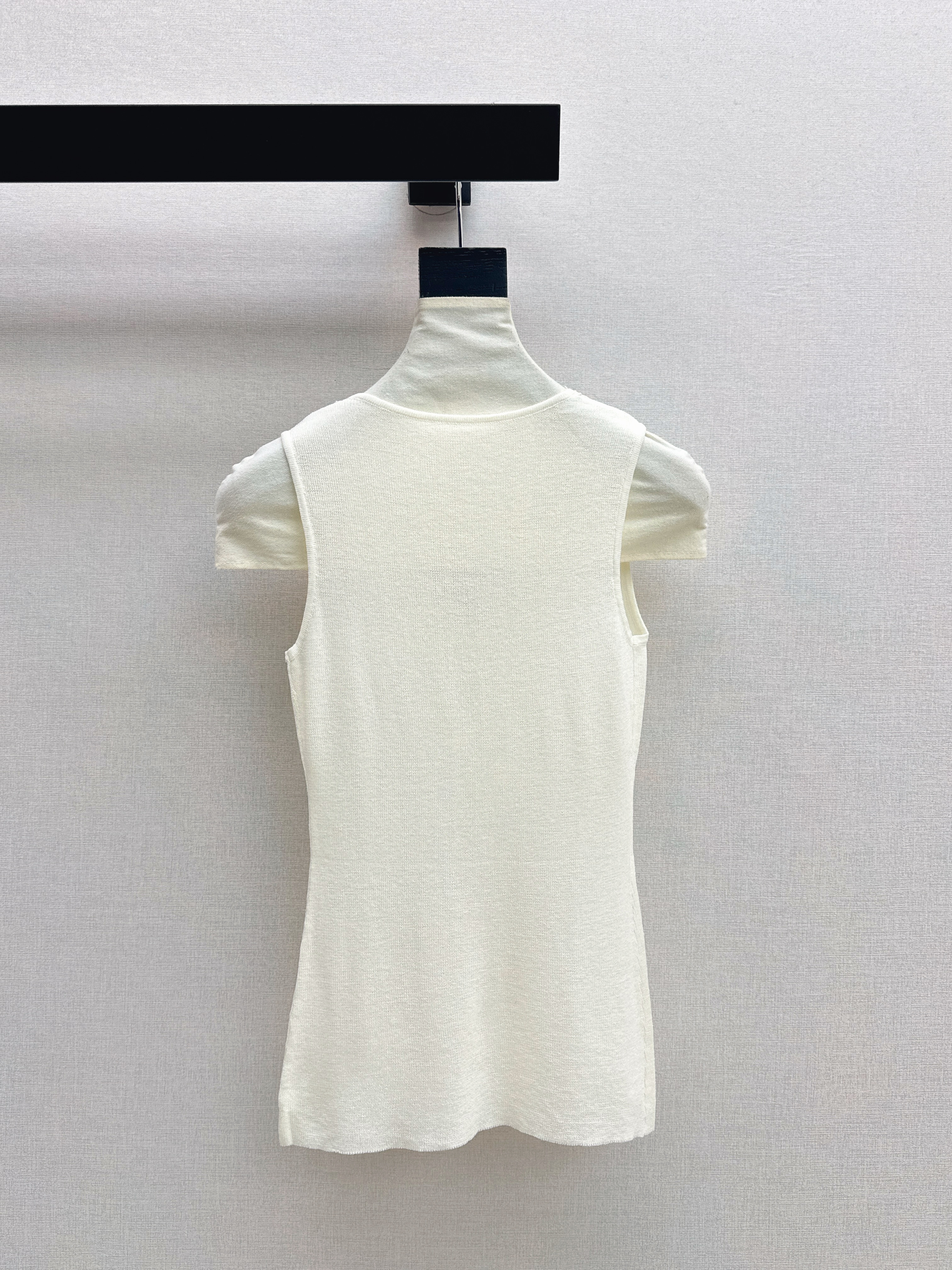 Chol 26ss lace contrac sleeveless vest