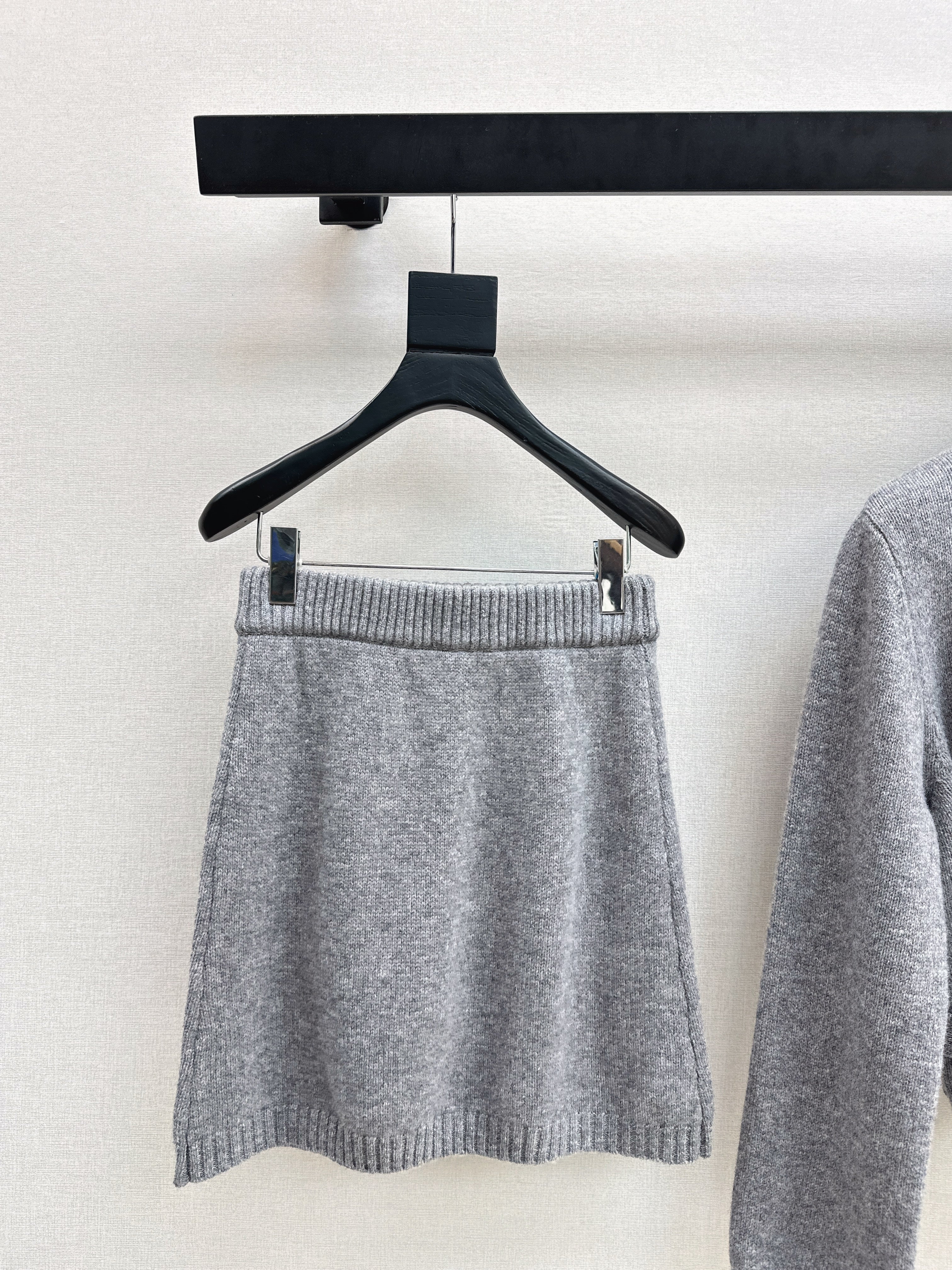 Loro 26ss outfit sets zip-up cardigan+skirts