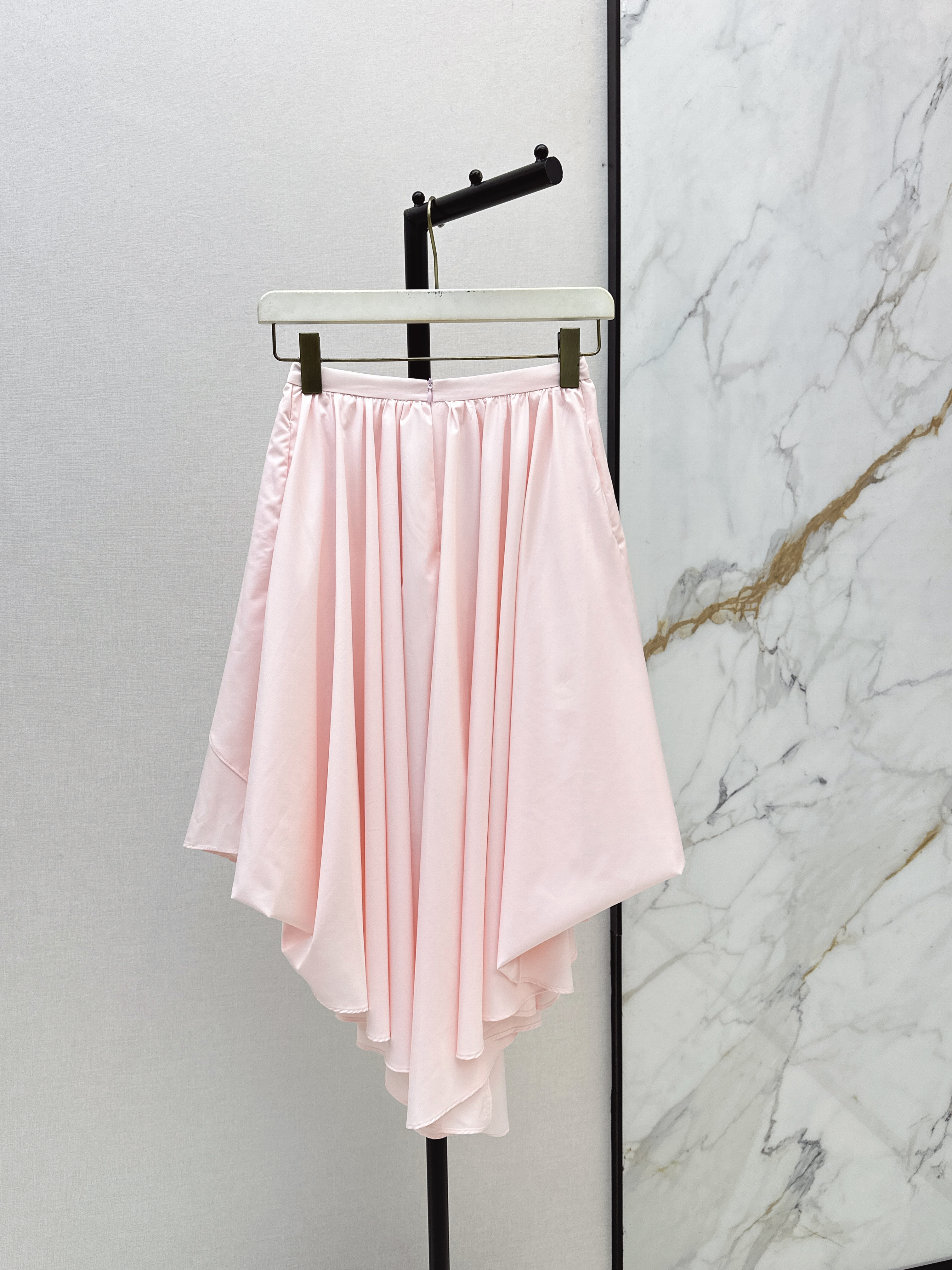 Loe 26ss asymmertric skirt