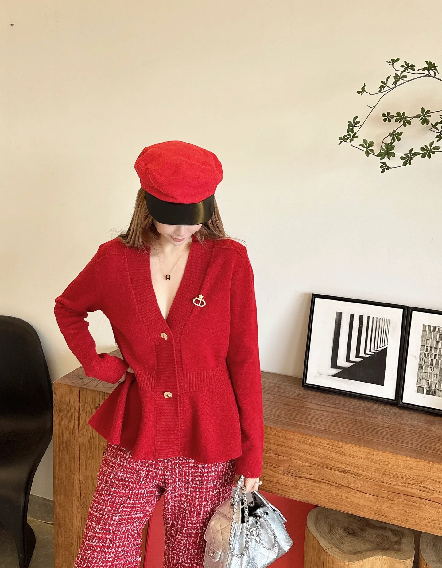 CD 26ss ruffle v-neck sweater