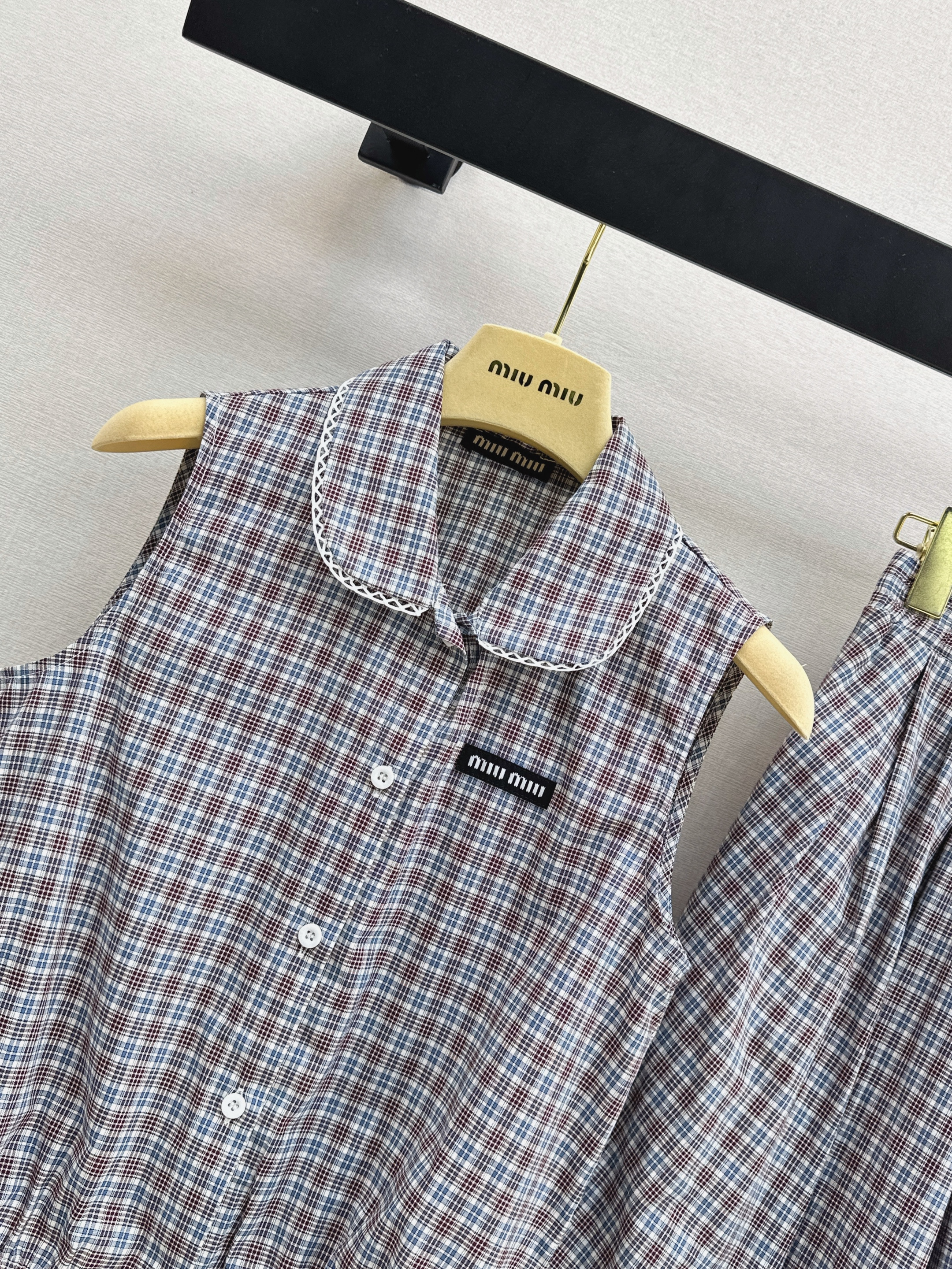 Miu 26ss check sleeveless shirt skirt set