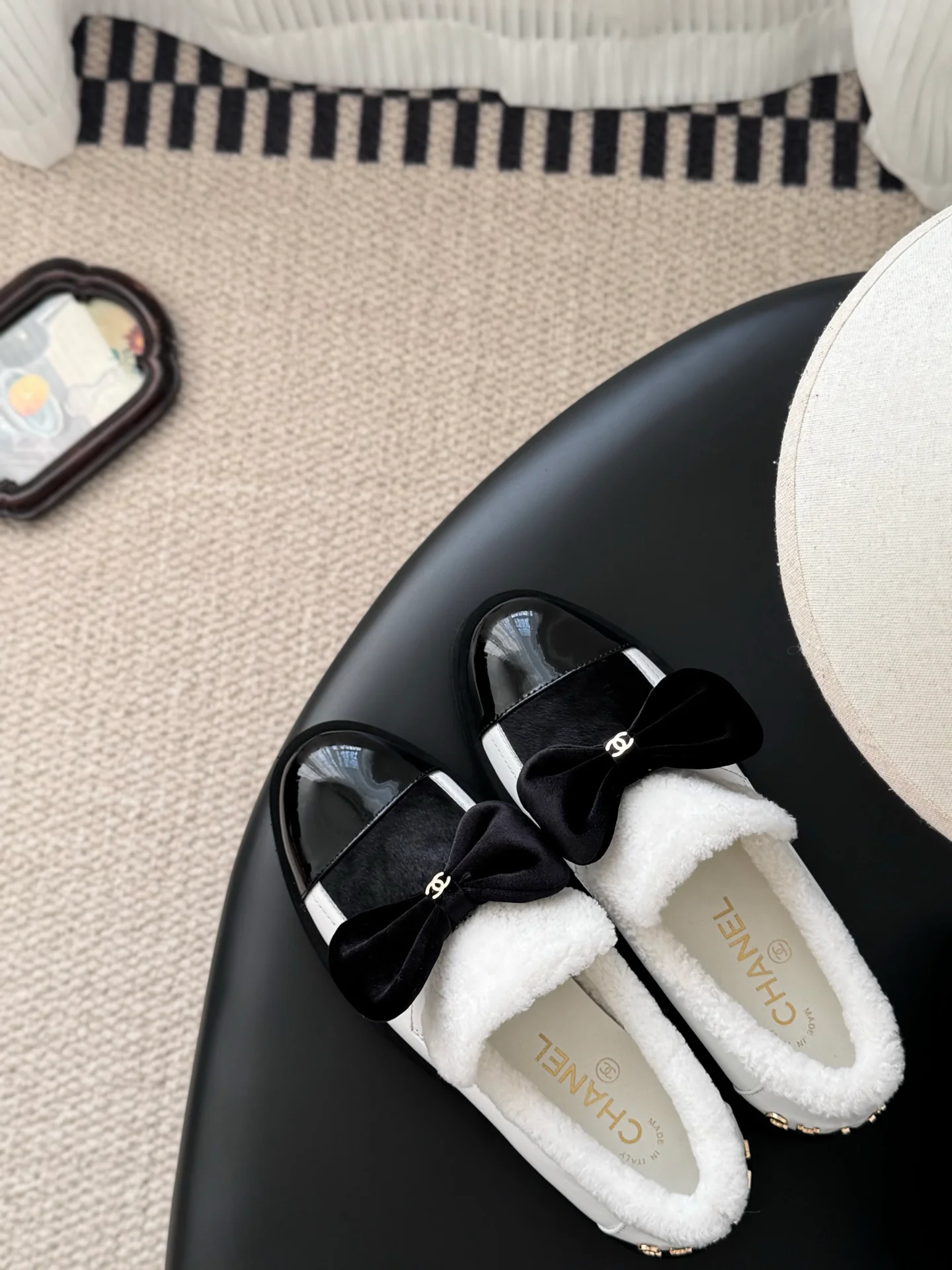 Chan 25fw lined flats