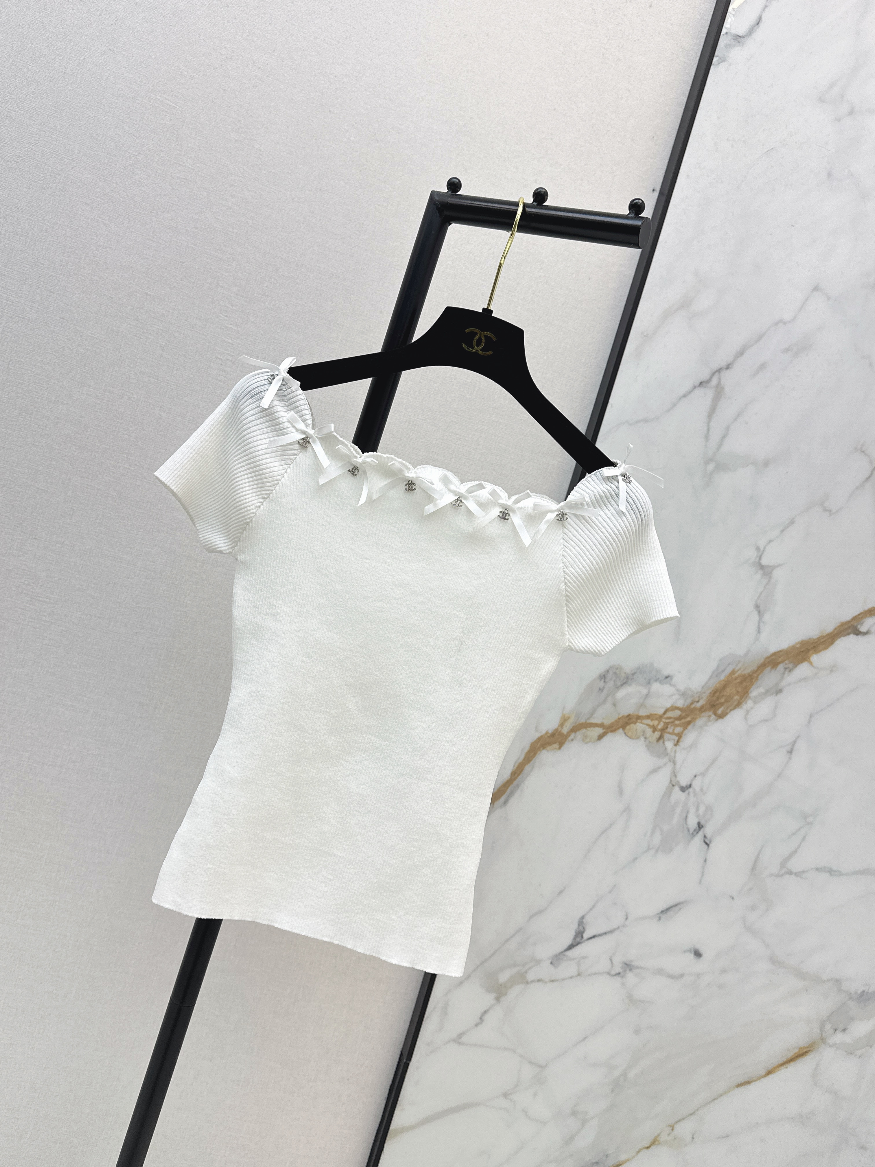 Chan 26ss off shoulder top