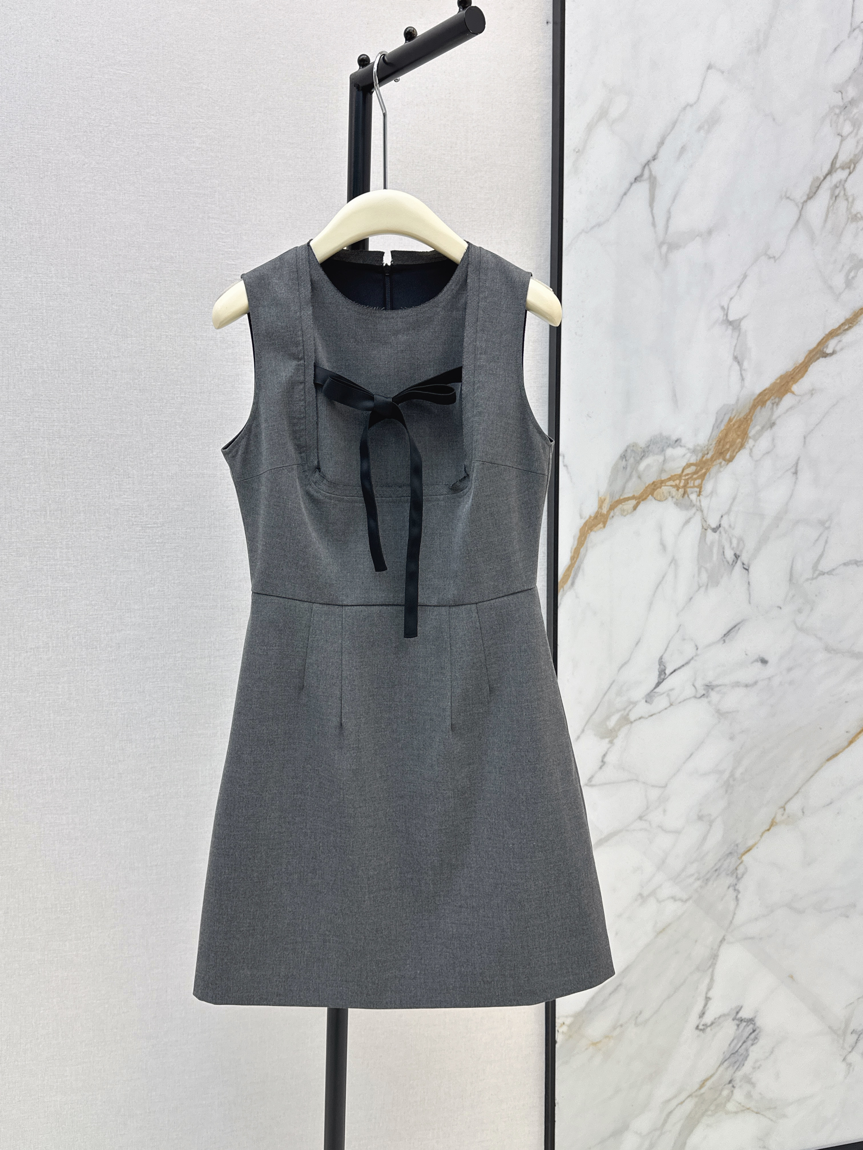 Prad 26ss bow sleeveless dress