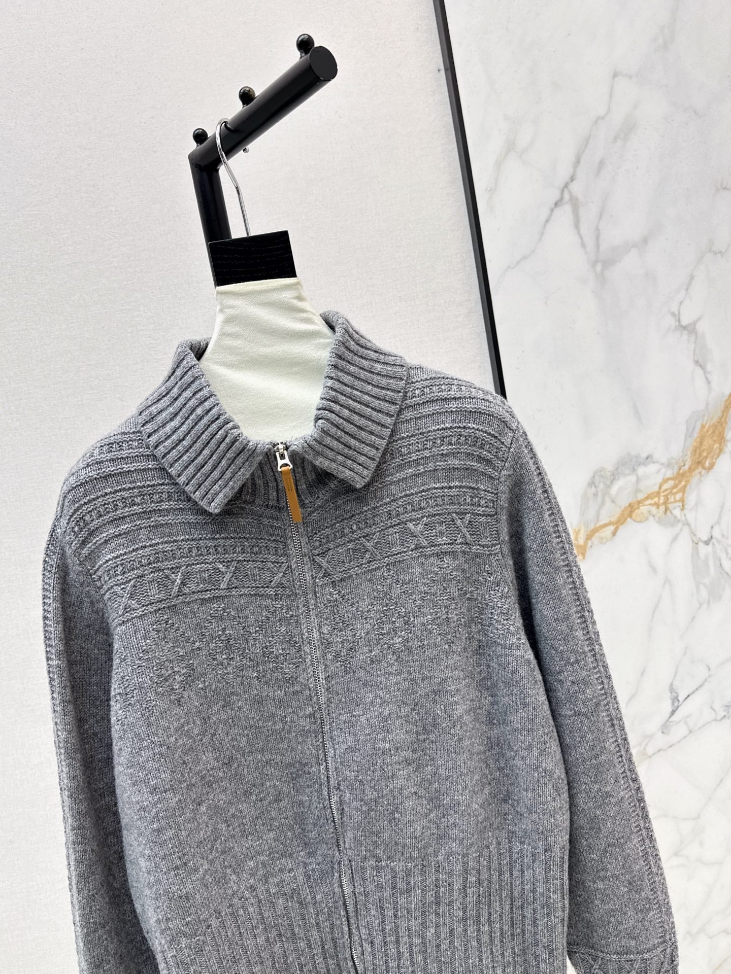 Loe 26ss zipper sweater
