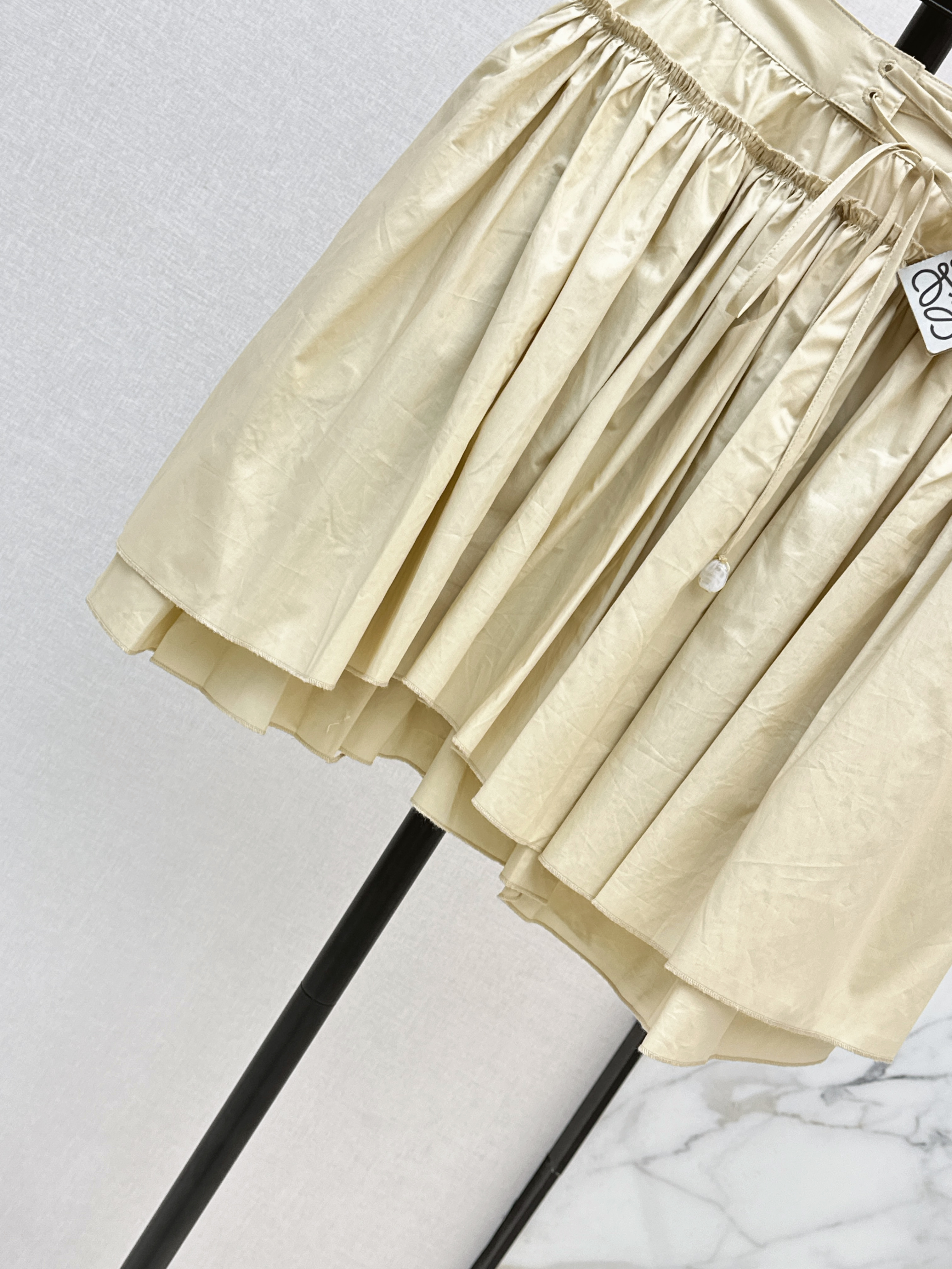 Loe 26ss ruffle mini skirt