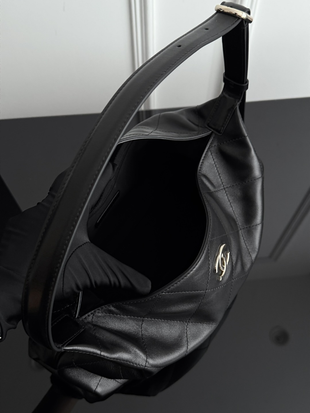 Chan 26P hobo shoulder bag