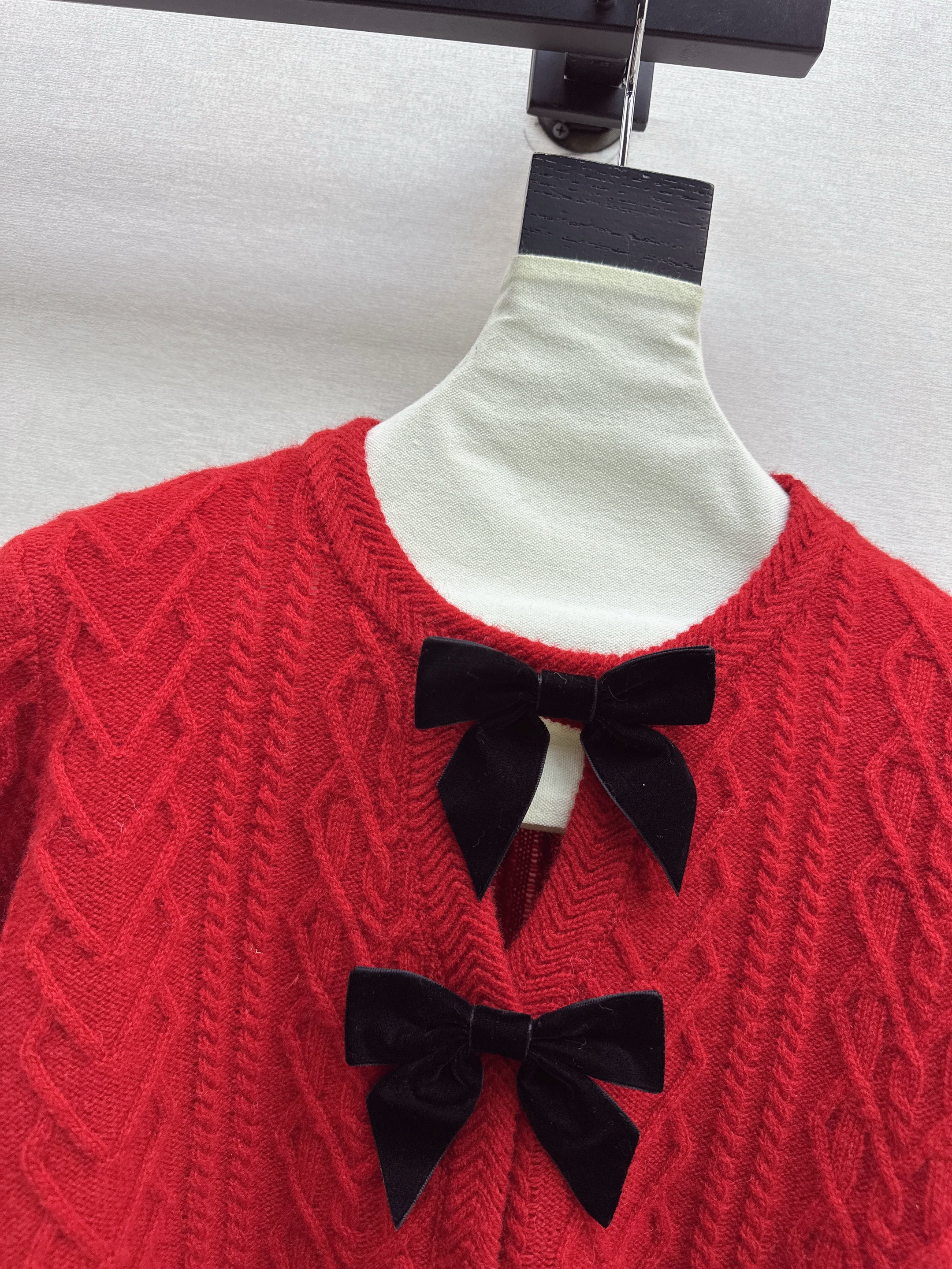 Miu 26ss bow sweater