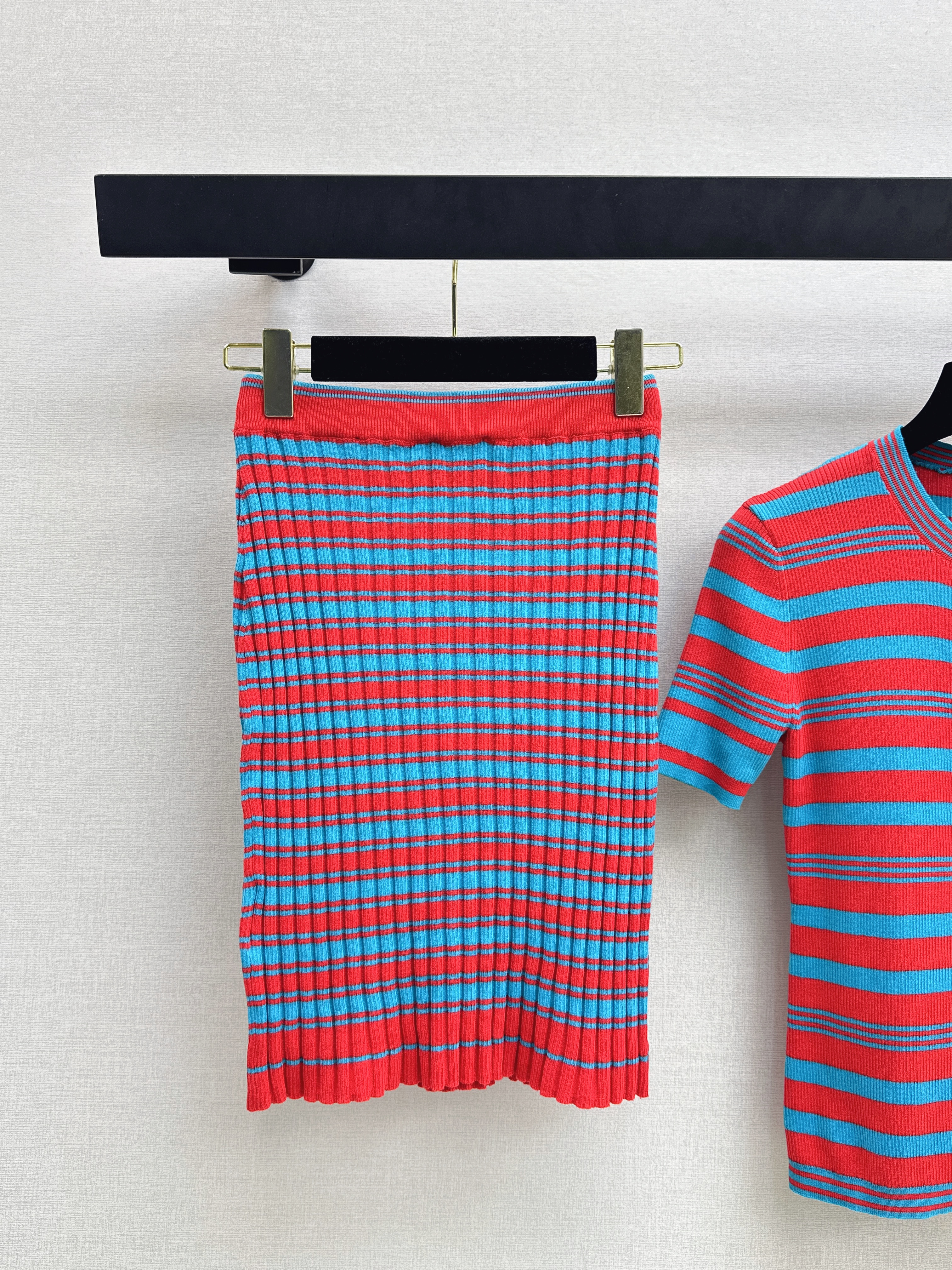 Chan 26ss stripe knit top skirt set