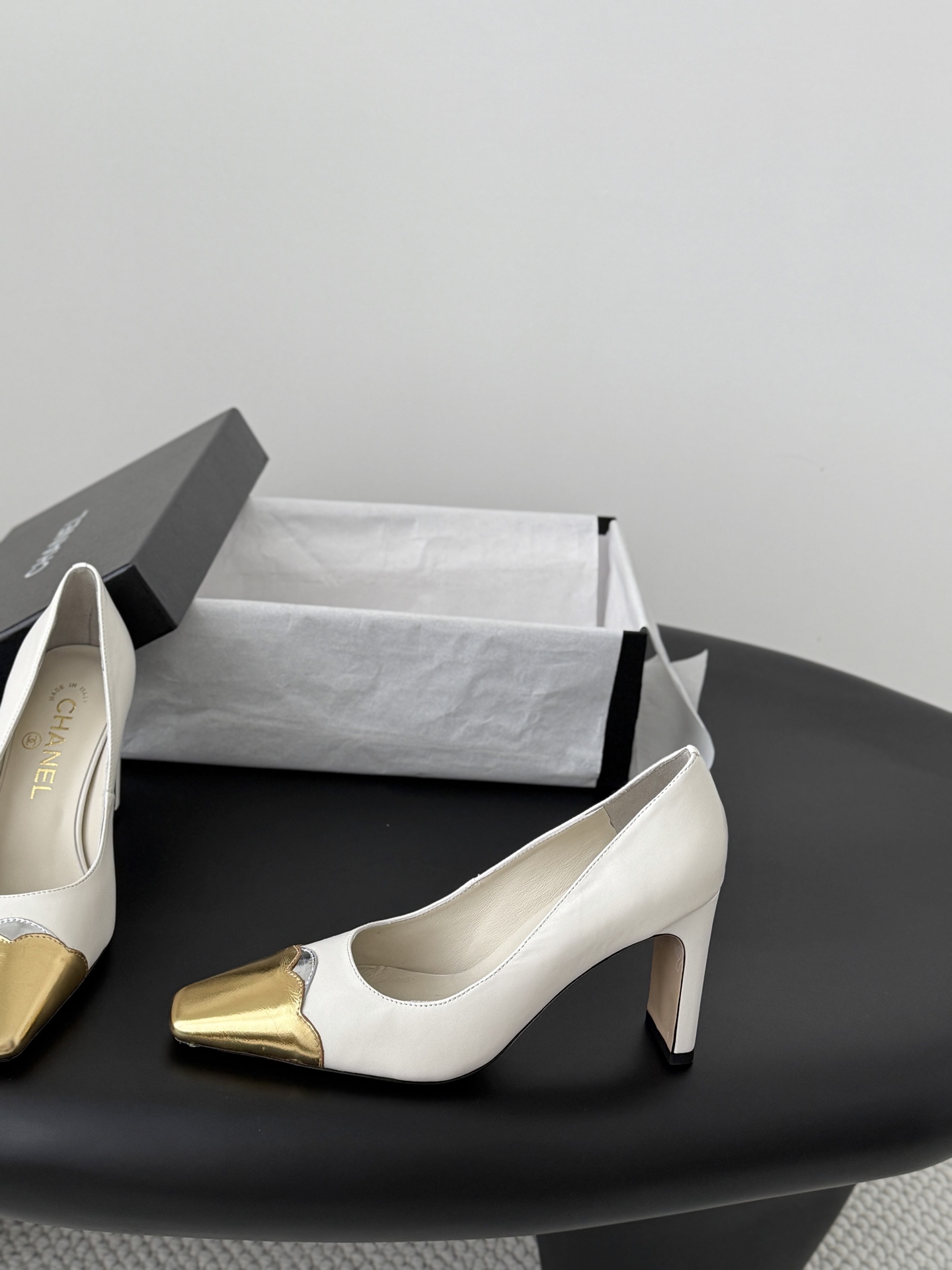 Chan 26P gold cap toe pump