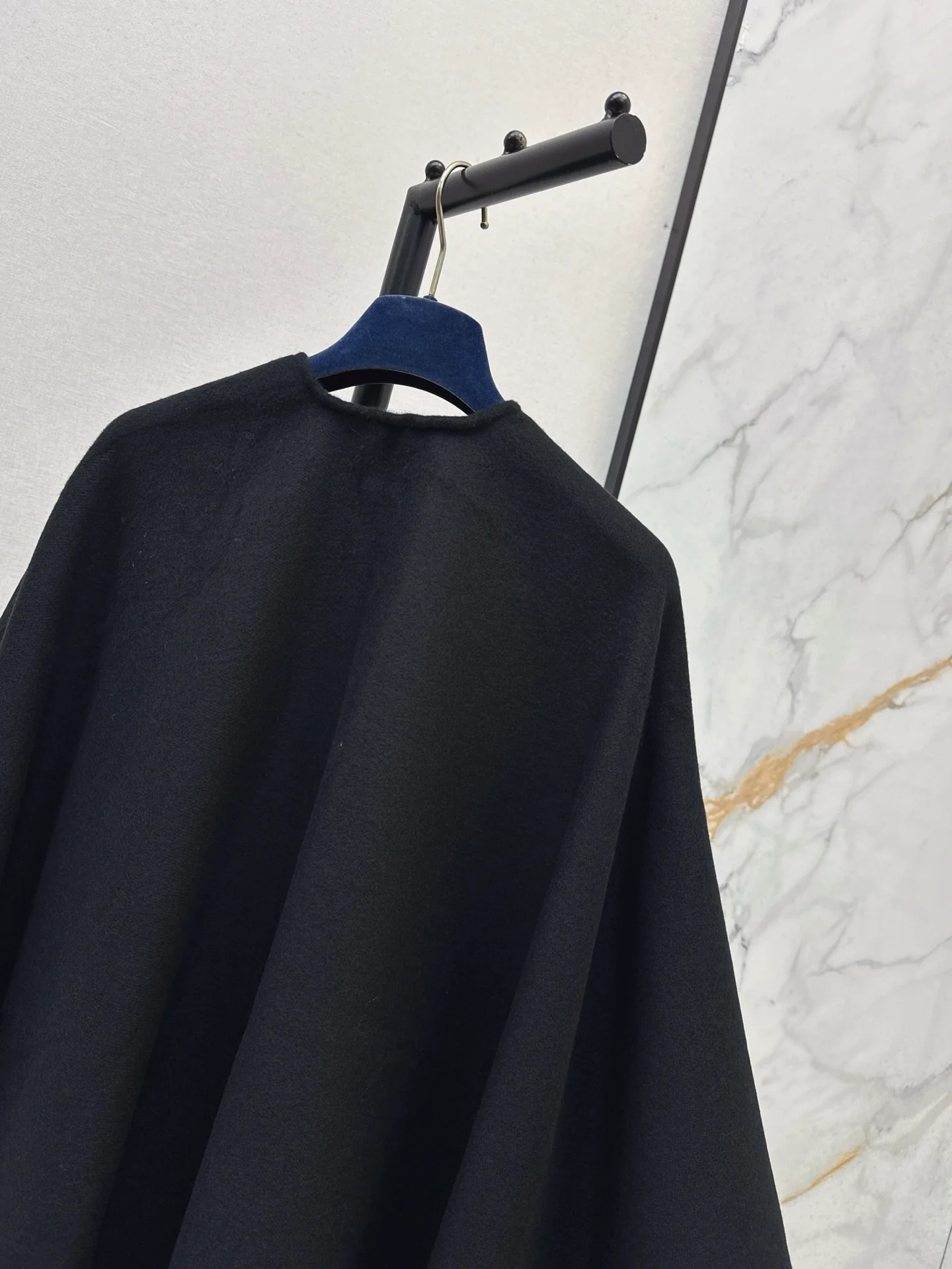 Loui 25fw wool shawls