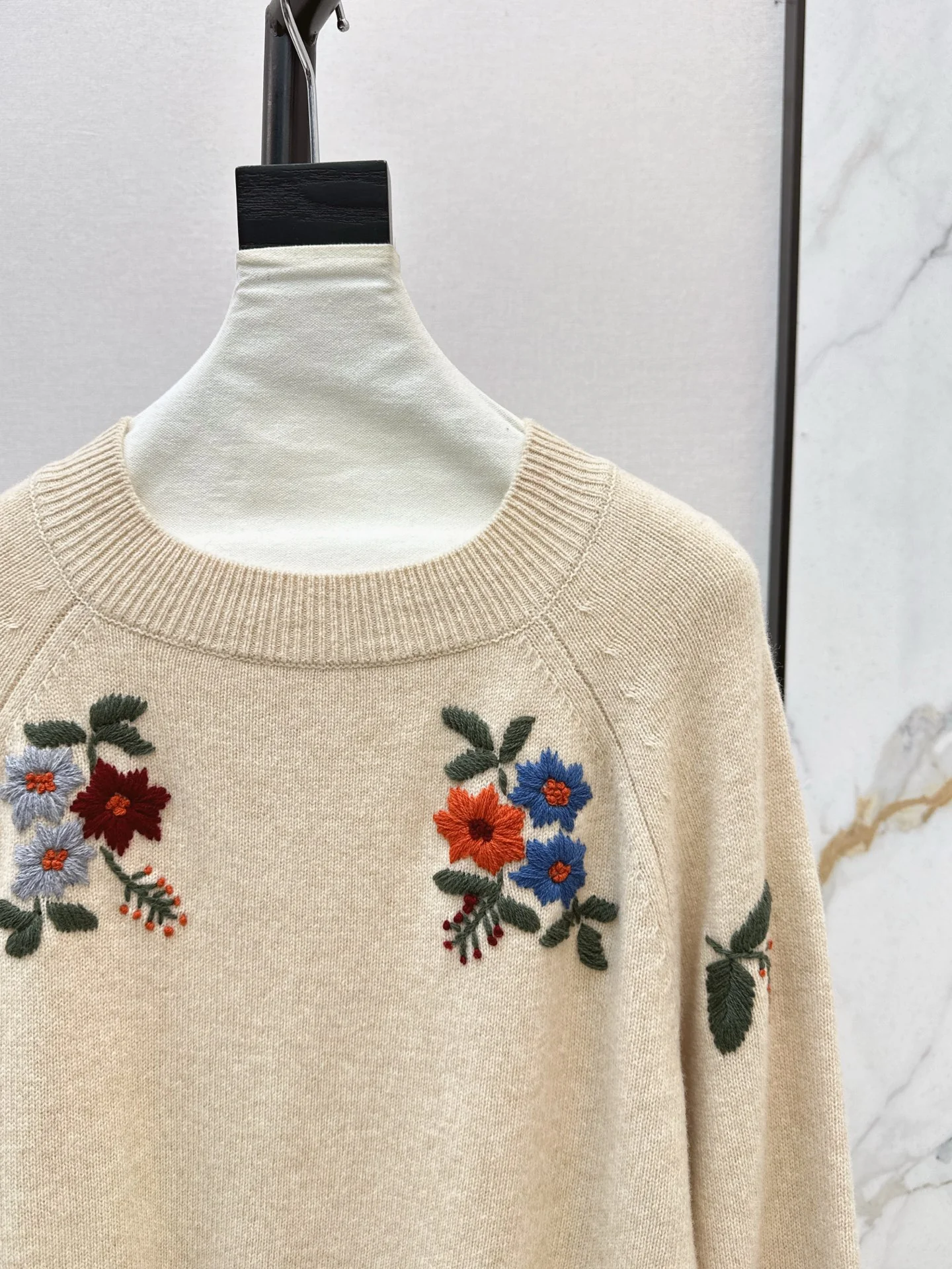 Gucc 25fw embroidery sweater