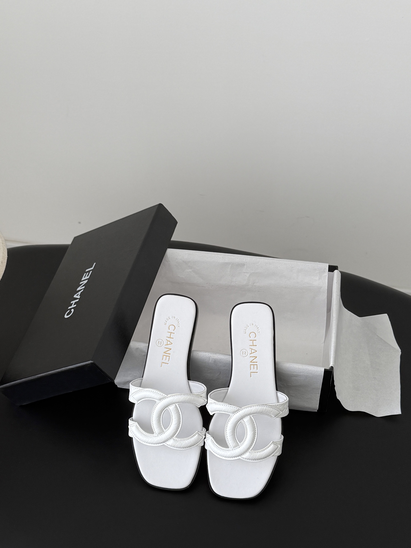 Chan 26P slippers