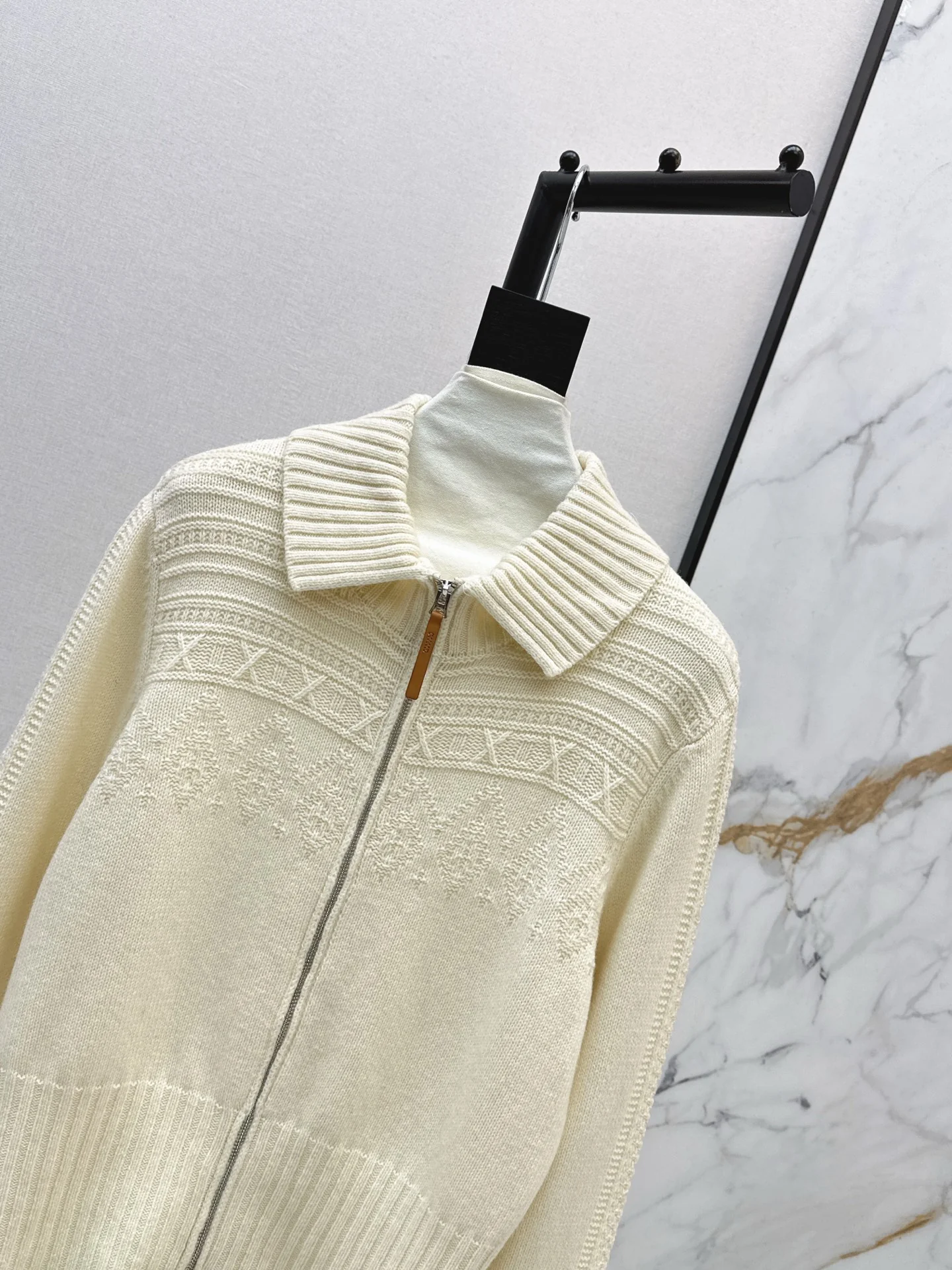 Loe 26ss zipper sweater