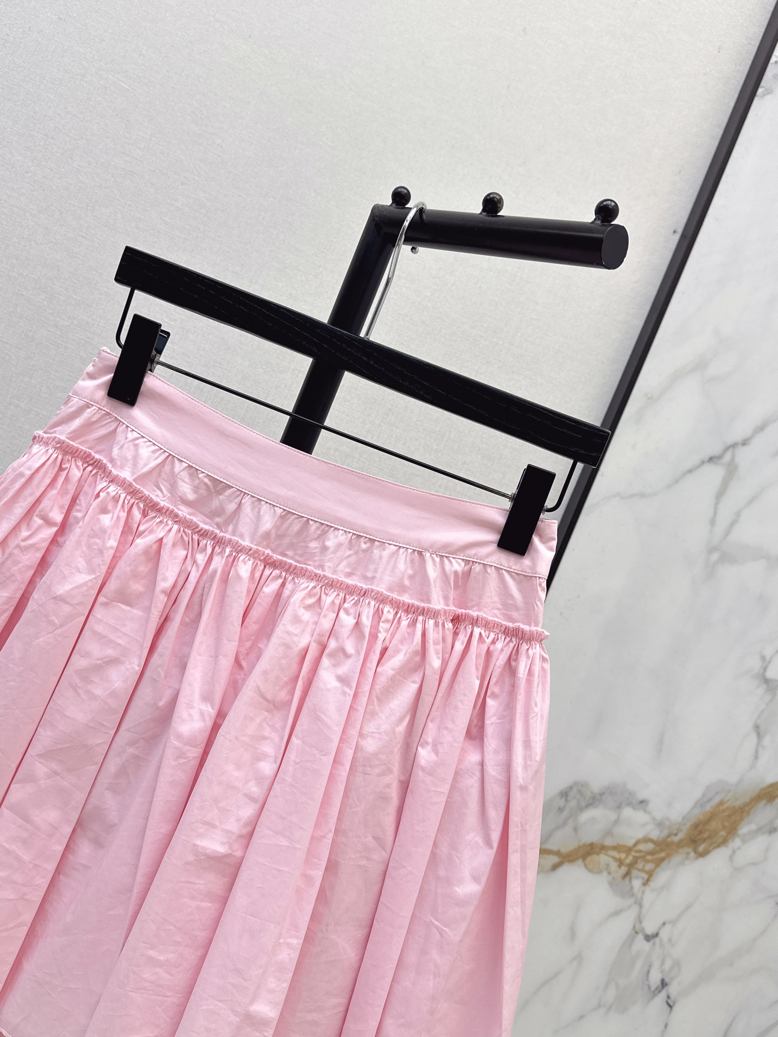 Loe 26ss ruffle mini skirt