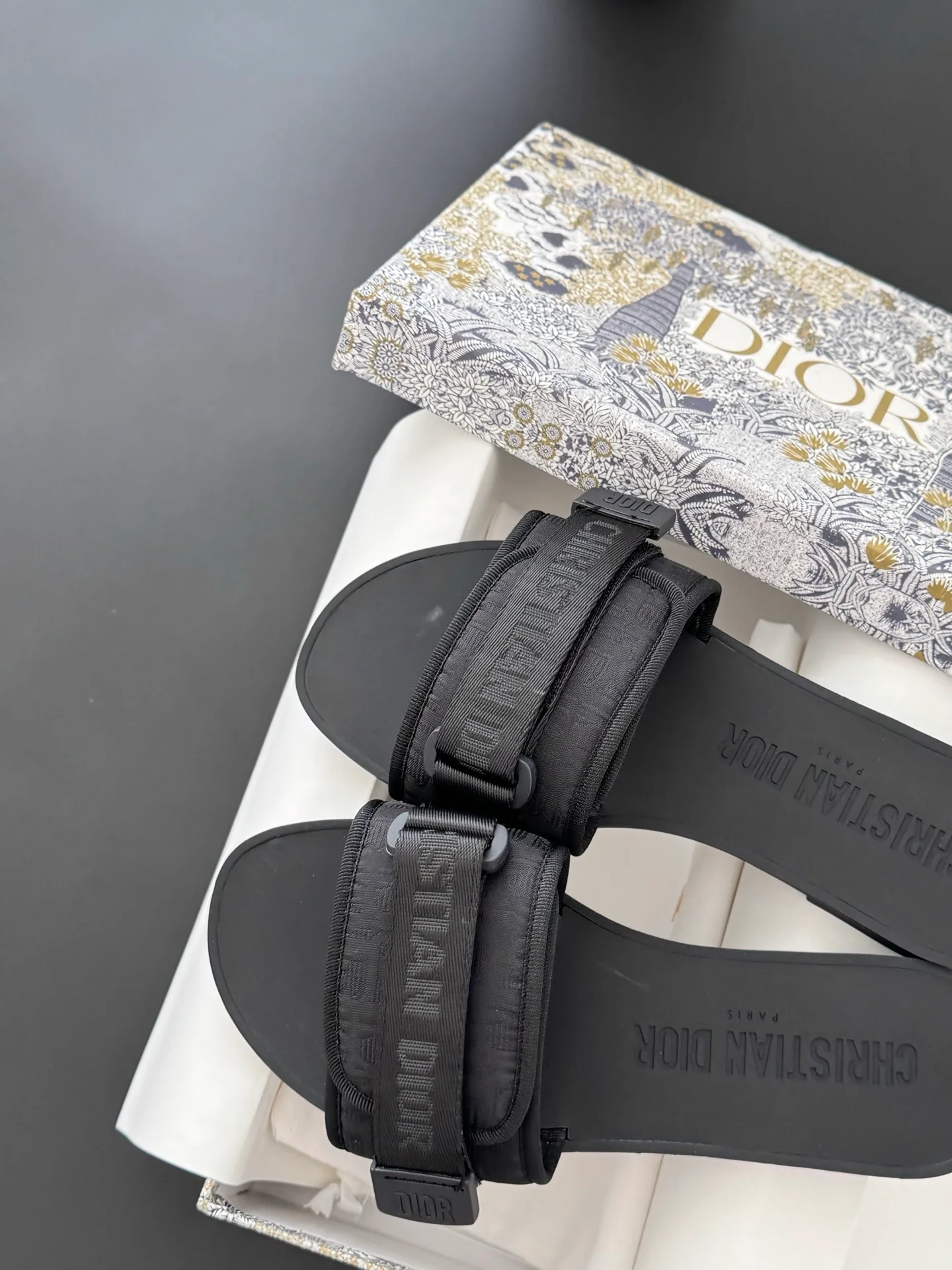 CD 25fw sandals