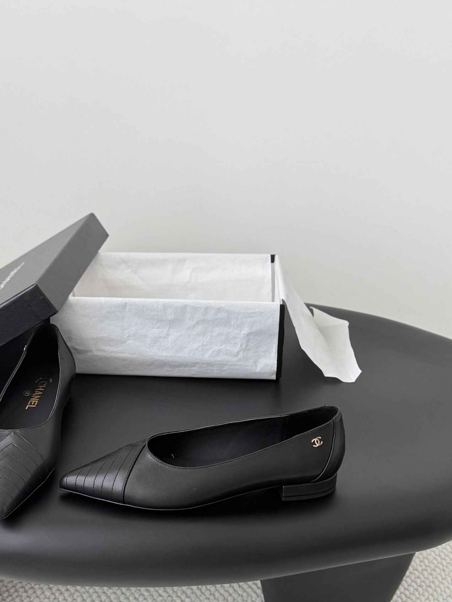 Chan 26C pointed toe flats