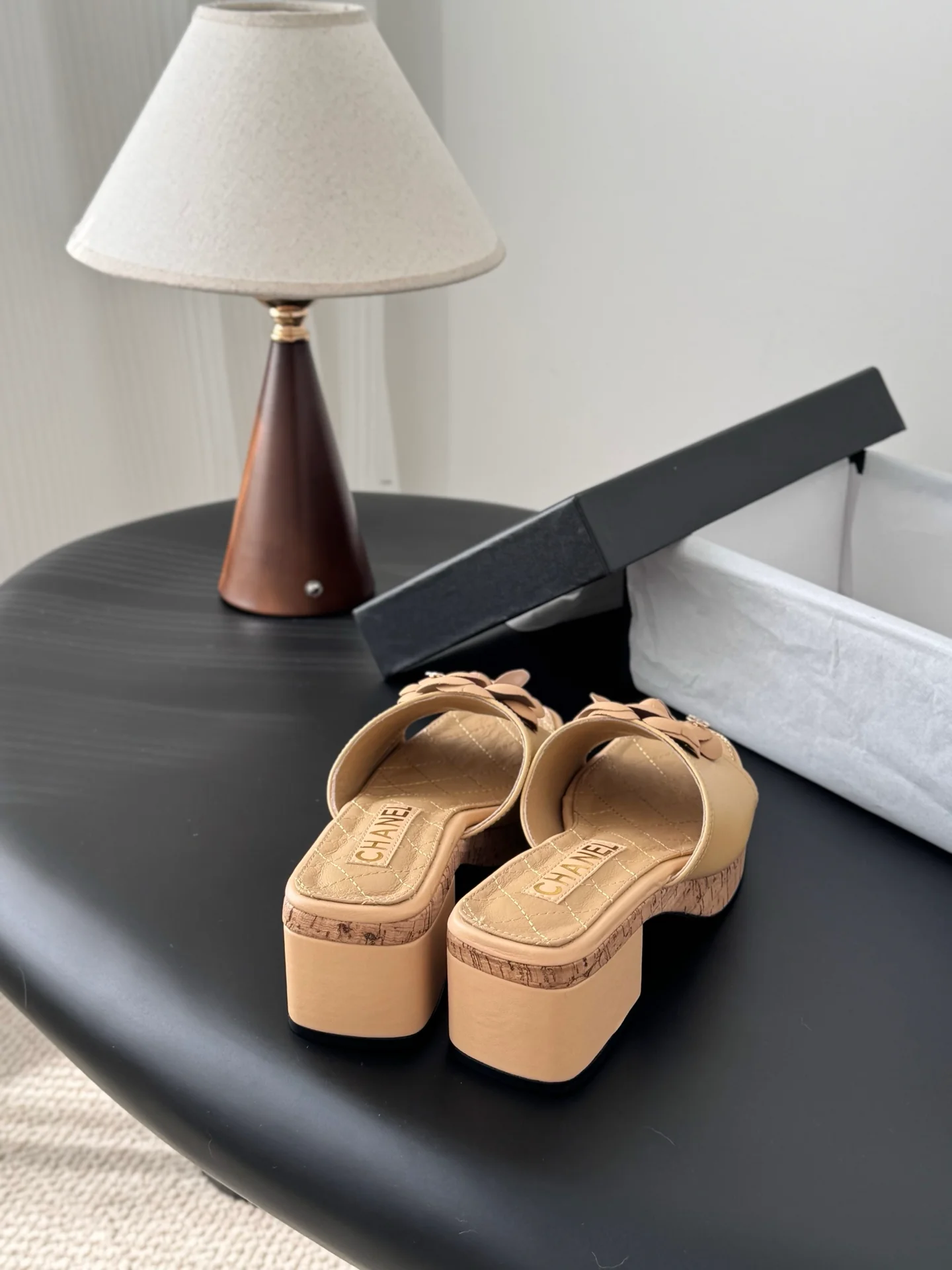 Chan 26ss camellia sides sandals