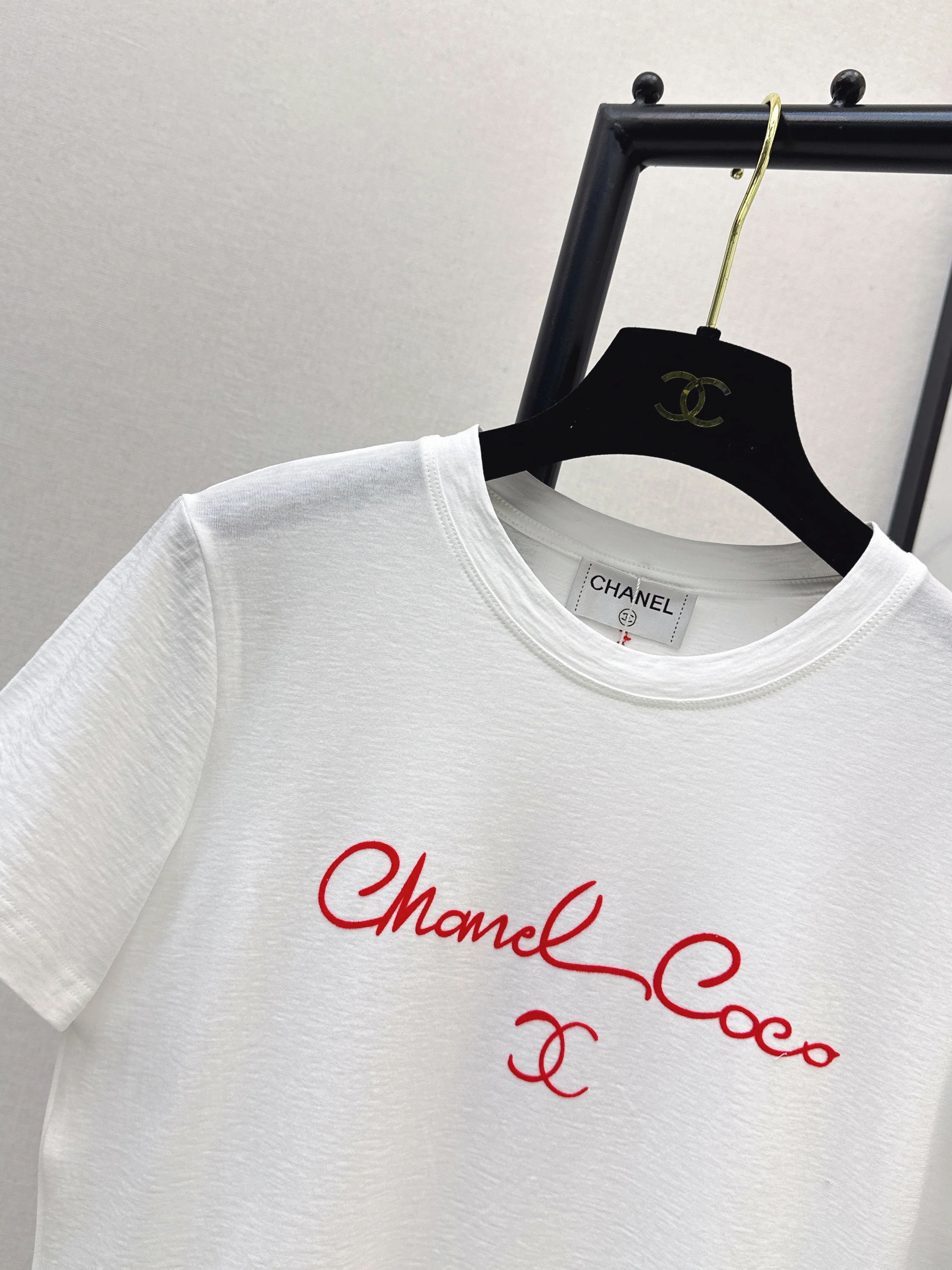 Chan 26ss contrast lettering t-shirt
