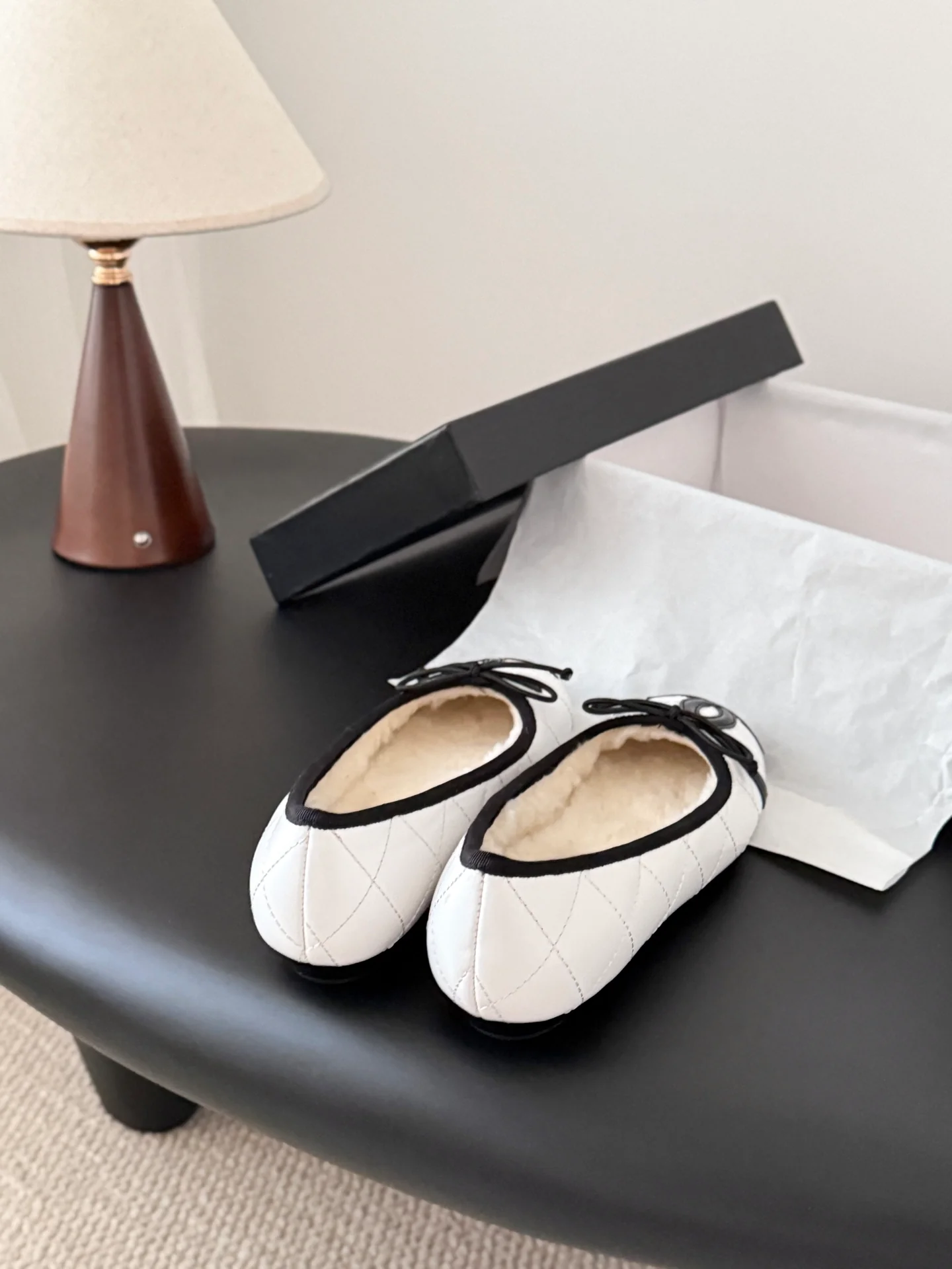 Chan 25fw fleece lined flats