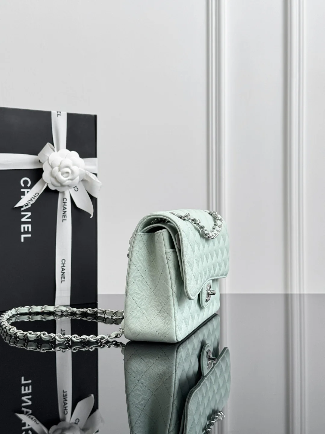 Chan cf25 chain shoulder bag